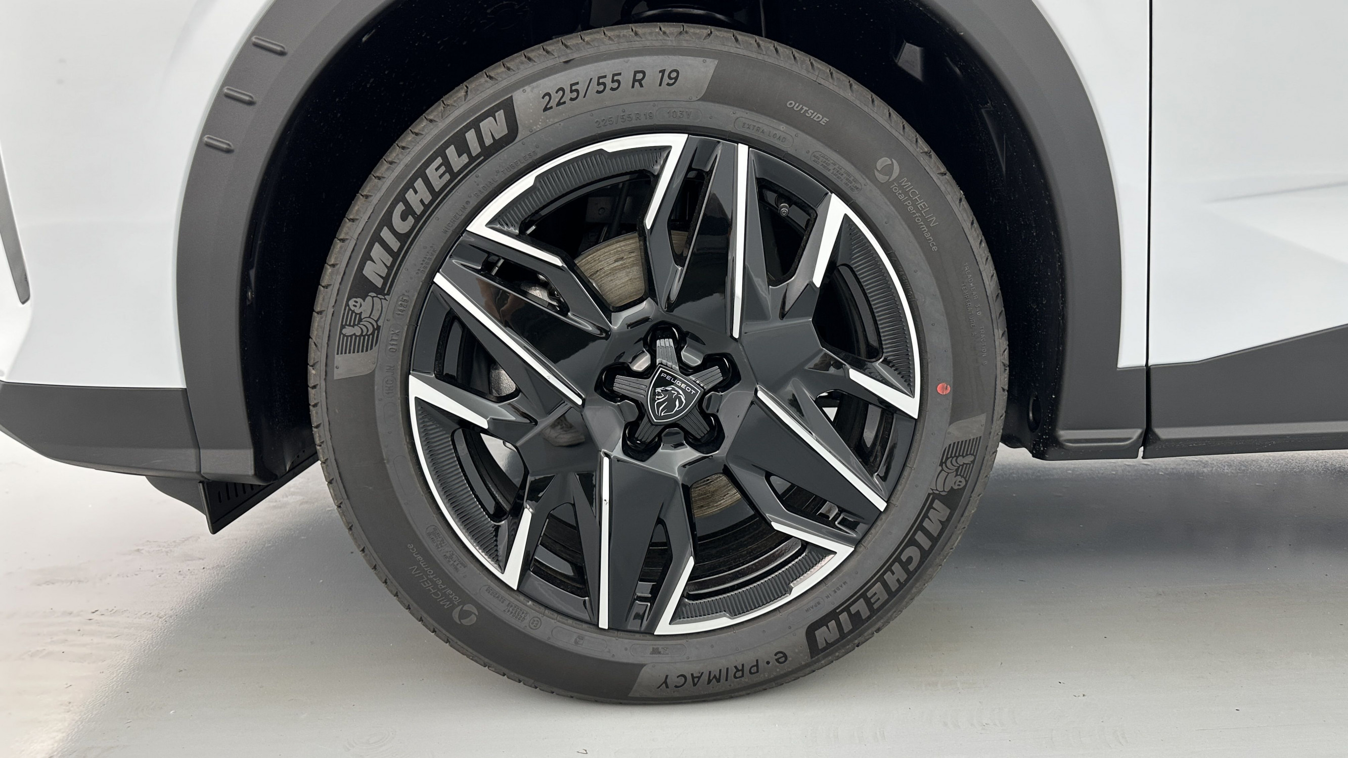 Vente en ligne Peugeot 5008 5008 1.2 Hybrid 145ch GT e-DCS6 au prix de 33 610 €