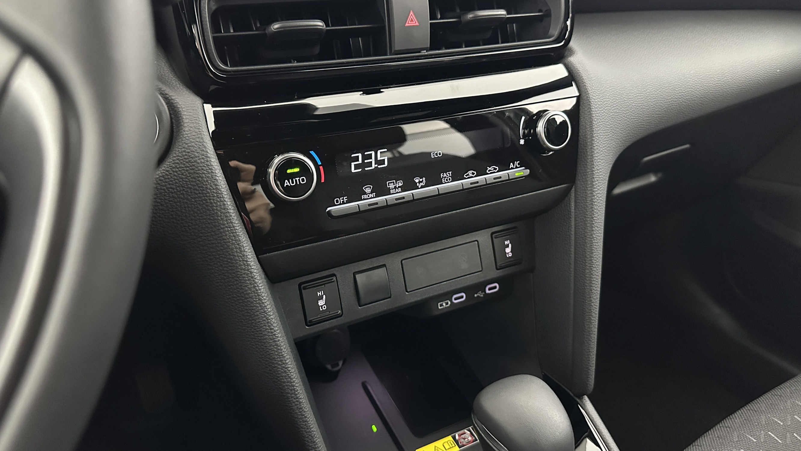 Vente en ligne Toyota Yaris Cross YARIS CROSS 1.5 Hybride 130h Design e-CVT au prix de 28 900 €