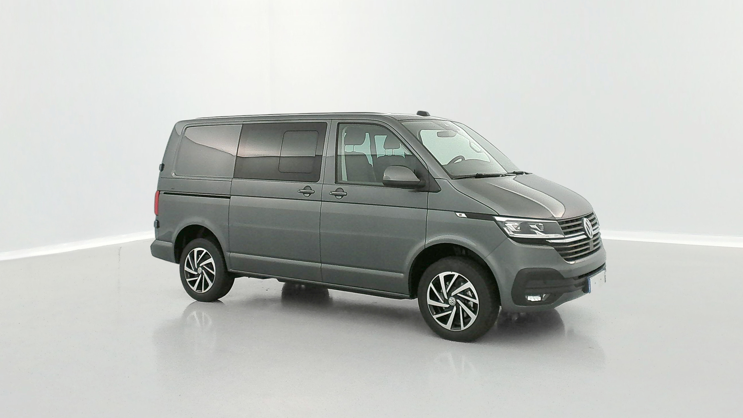 Vente en ligne Volkswagen Transporter TRANSPORTER T 6.1 PROCAB L1 2.0 TDI 150ch Business Plus DSG7 au prix de 55 040 €
