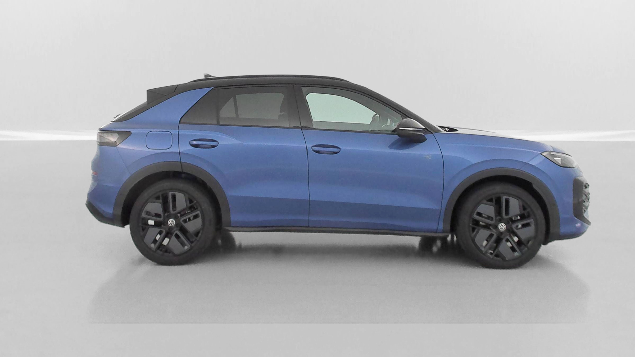 Vente en ligne Volkswagen T-Roc T-ROC 1.5 eTSI EVO2 Hybrid 150ch R-Line DSG7 au prix de 38 110 €