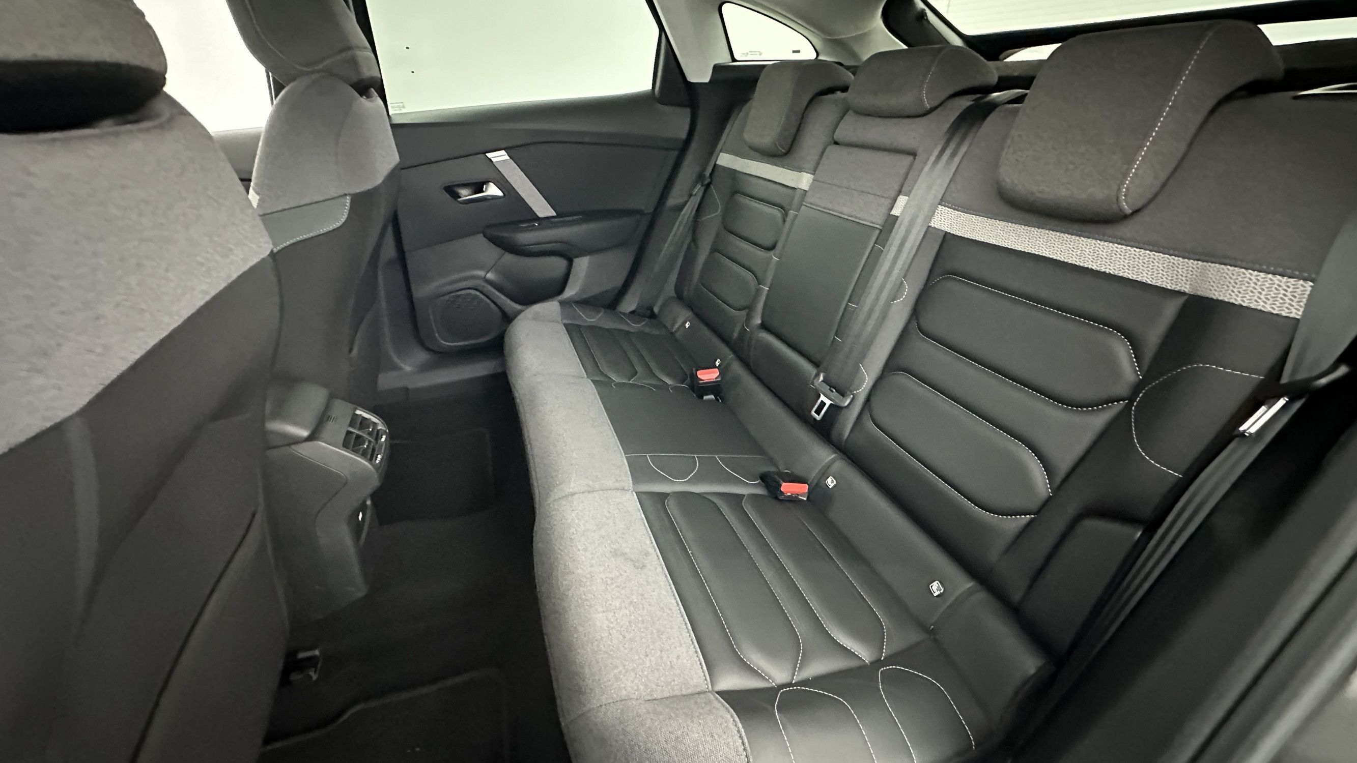 Vente en ligne Citroën C4 C4 III 1.5 BlueHDi 130ch Shine EAT8 au prix de 23 500 €