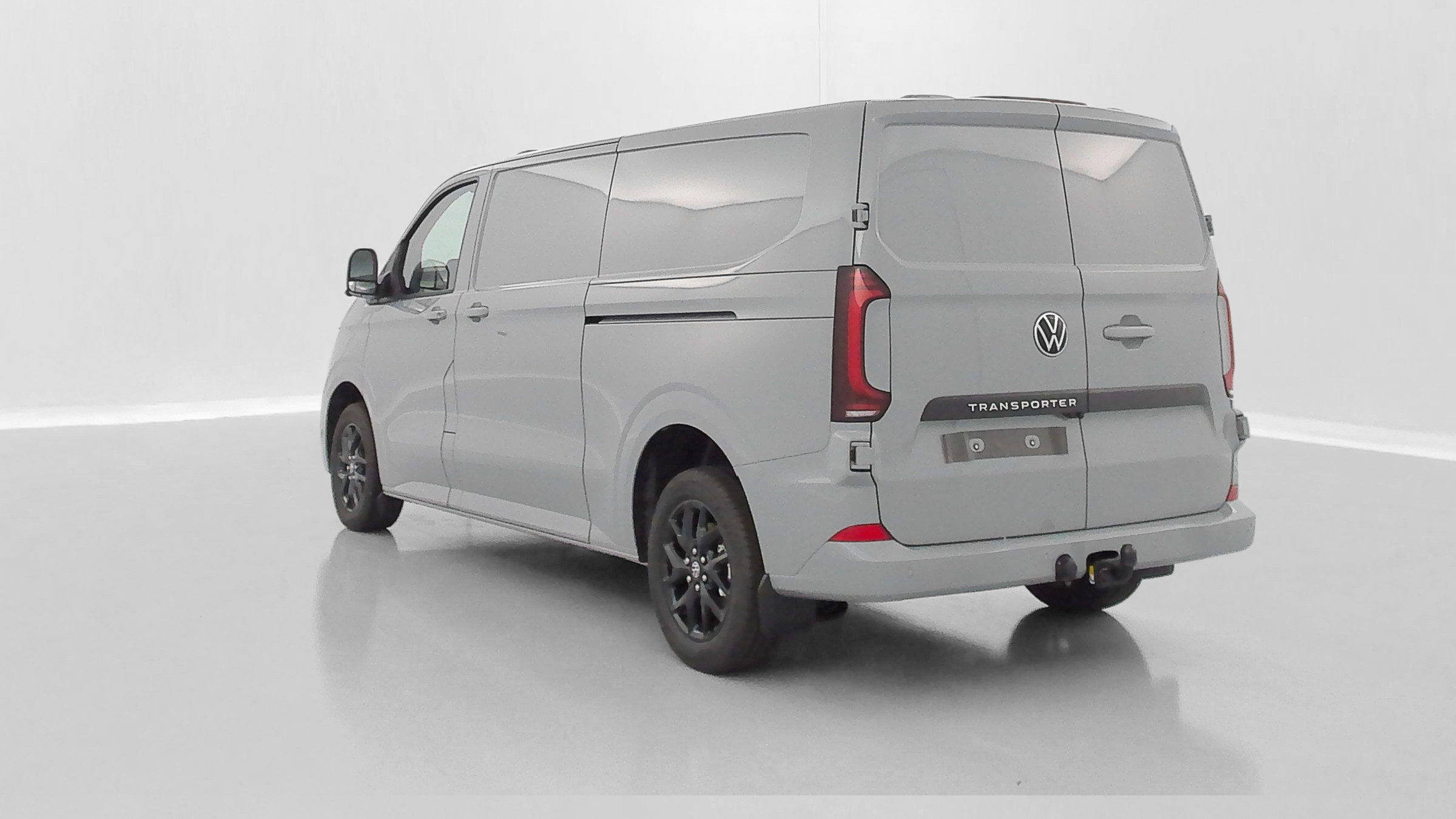 Vente en ligne Volkswagen Transporter TRANSPORTER T7 L2H1 2.0 TDI 150ch Business BVA8 au prix de 45 440 €