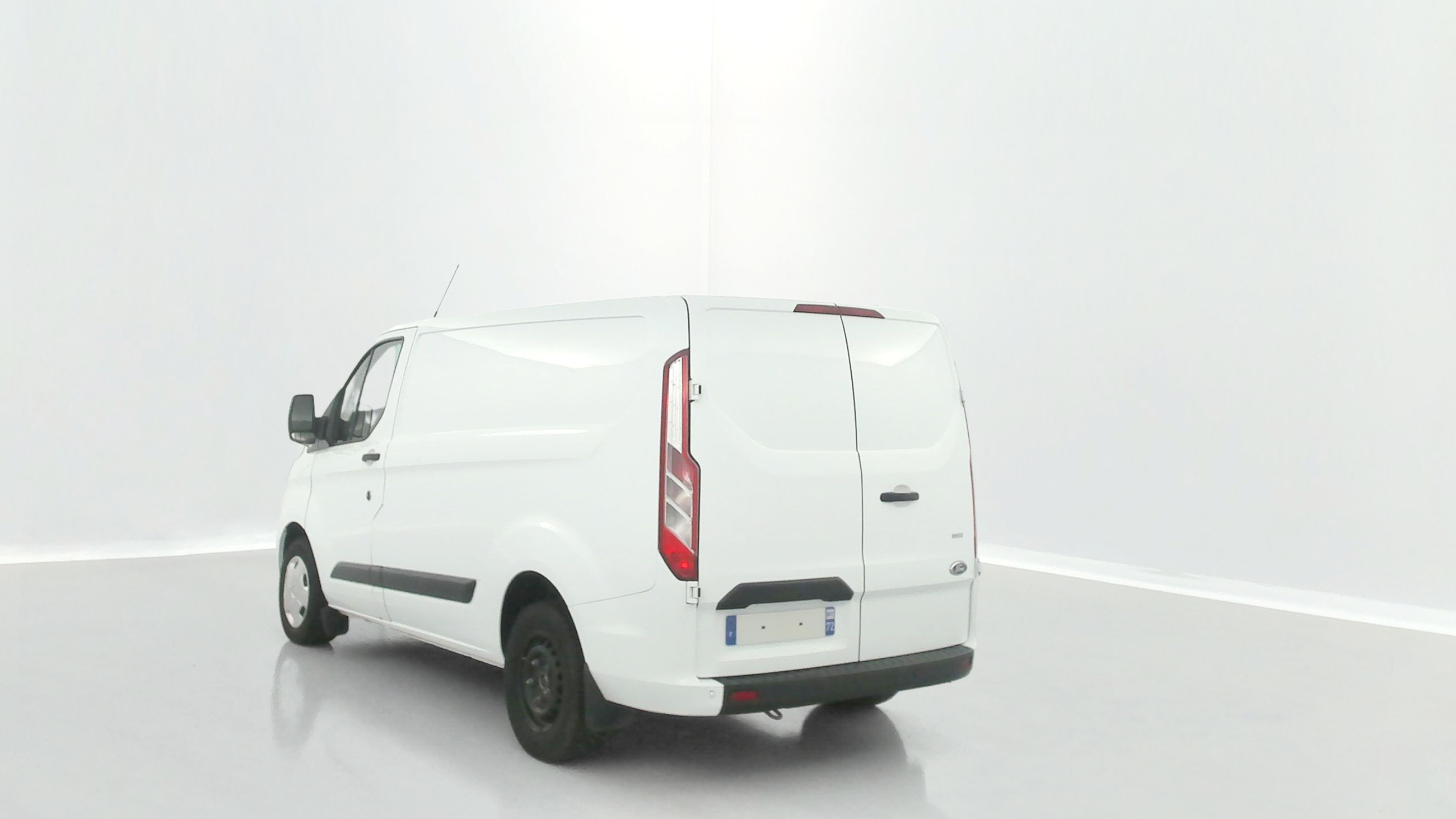 Vente en ligne Ford Transit Custom TRANSIT CUSTOM 280 L1H1 2.0 Ecoblue 105ch Trend Business au prix de 17 480 €