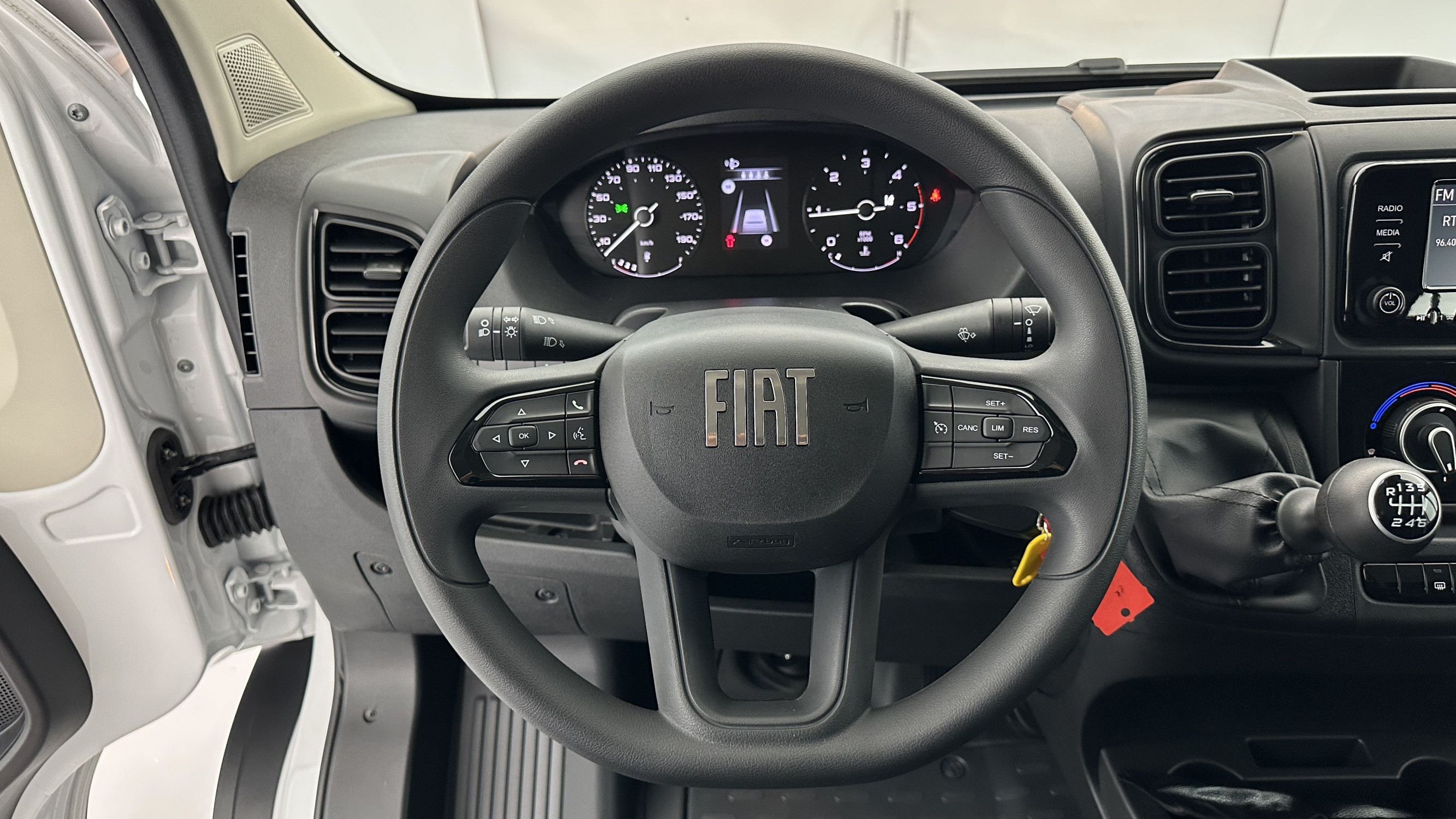 Vente en ligne Fiat Ducato Fourgon DUCATO CA L4 3.5t Maxi 2.2 180ch Heavy Duty Benne Aluminium + Coffre JPM au prix de 42 200 €