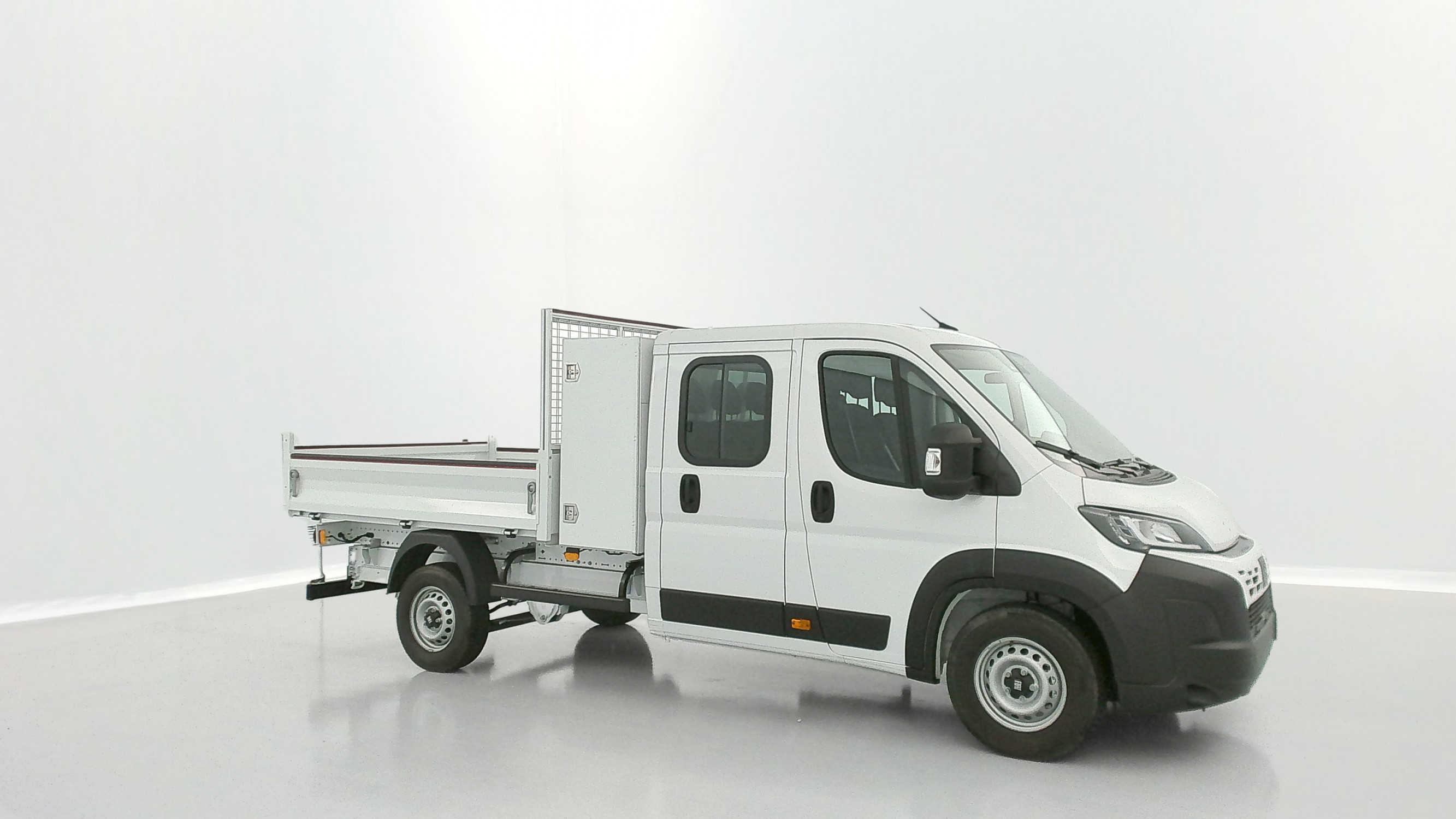 Vente en ligne Fiat Ducato Fourgon DUCATO CA L4 3.5t Maxi 2.2 180ch Heavy Duty Benne Aluminium + Coffre JPM au prix de 42 200 €