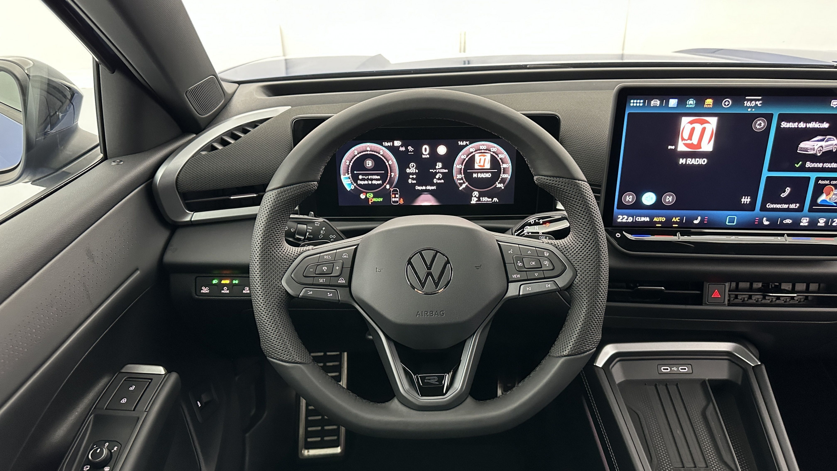 Vente en ligne Volkswagen T-Roc T-ROC 1.5 eTSI EVO2 Hybrid 150ch R-Line DSG7 au prix de 38 110 €