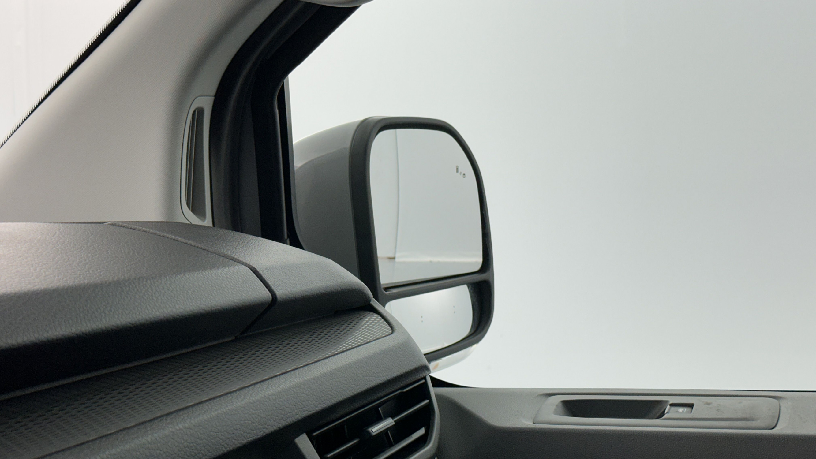 Vente en ligne Volkswagen Transporter TRANSPORTER T7 L2H1 2.0 TDI 150ch Business BVA8 au prix de 45 440 €