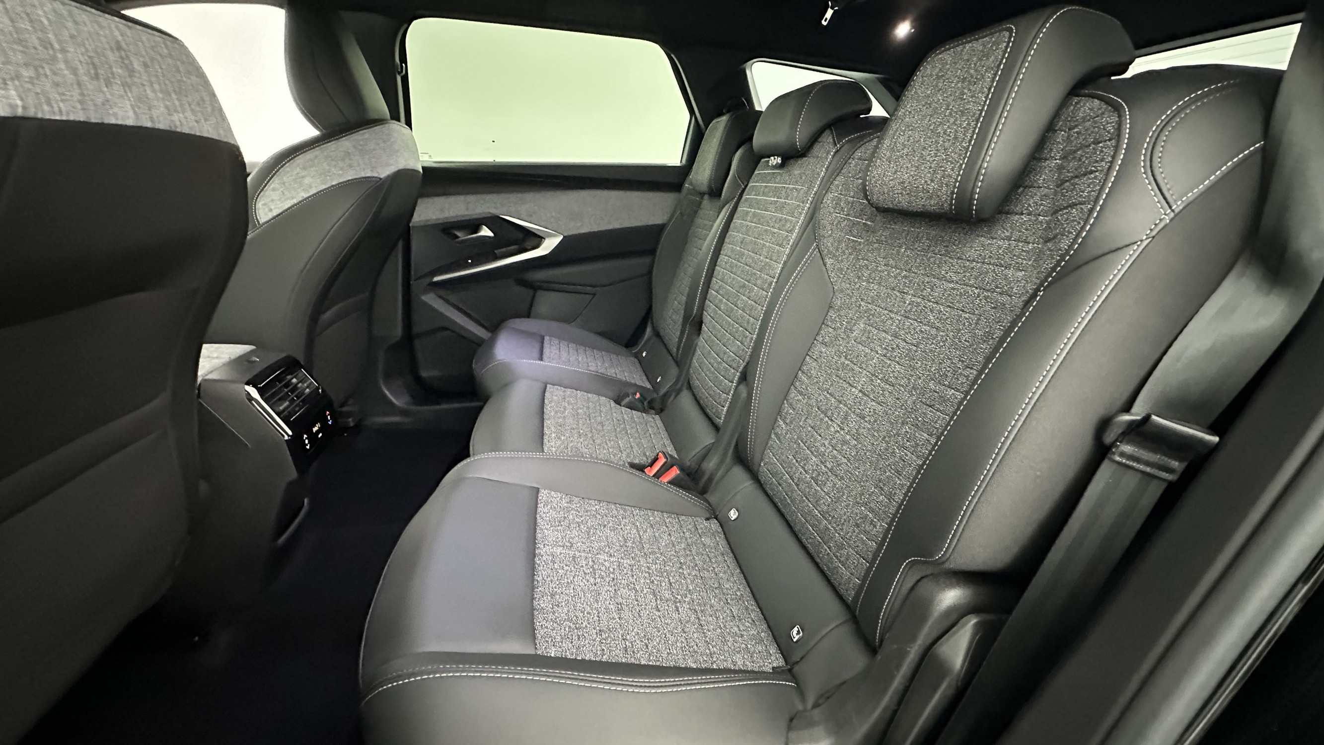 Vente en ligne Peugeot 5008 5008 III 1.2 Hybrid 145ch Allure e-DCS6 au prix de 29 900 €