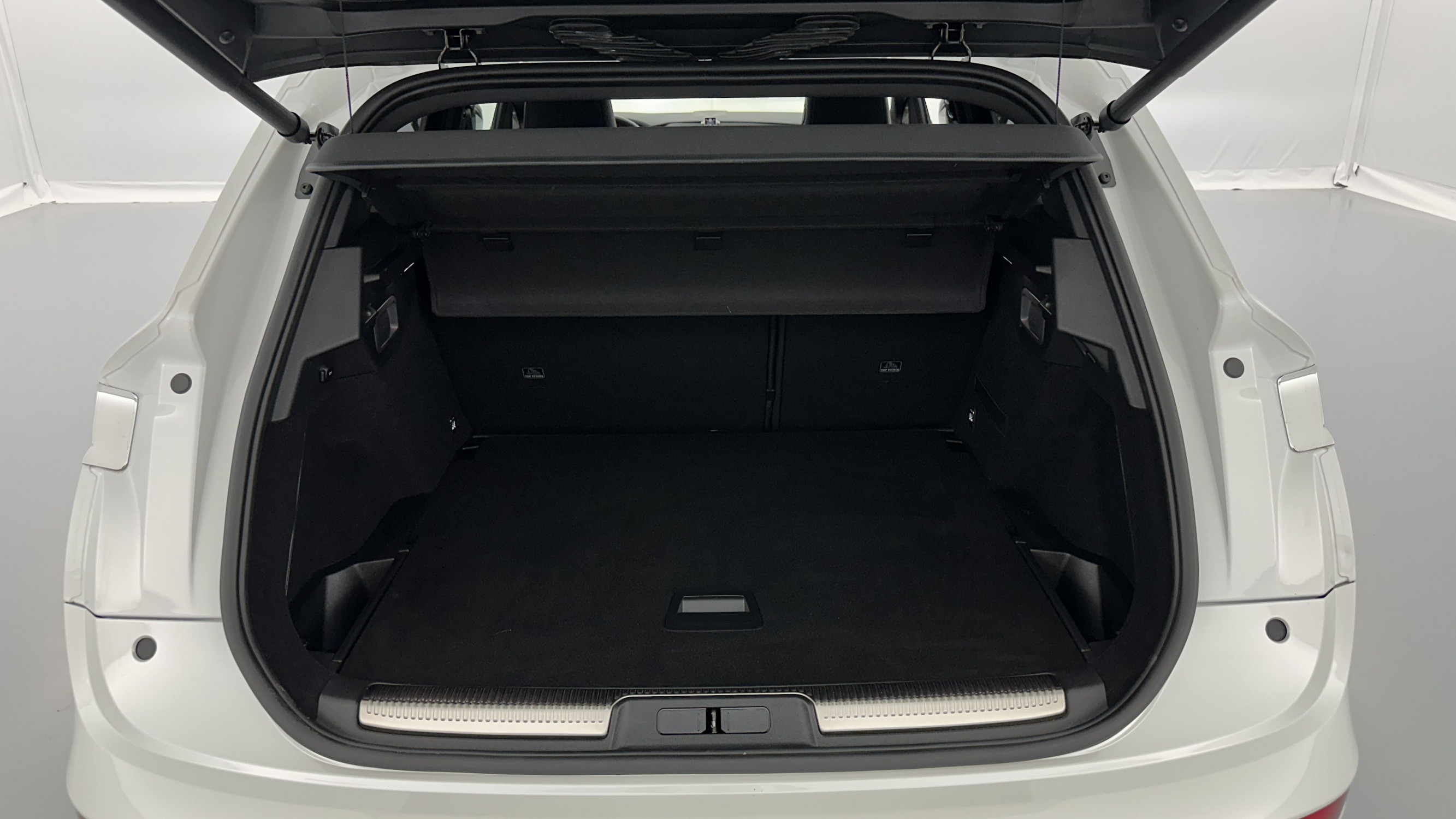 Vente en ligne Ds DS7 Crossback DS7 CROSSBACK 1.6 Hybride E-Tense 300 EAT8 4x4 Rivoli au prix de 45 320 €