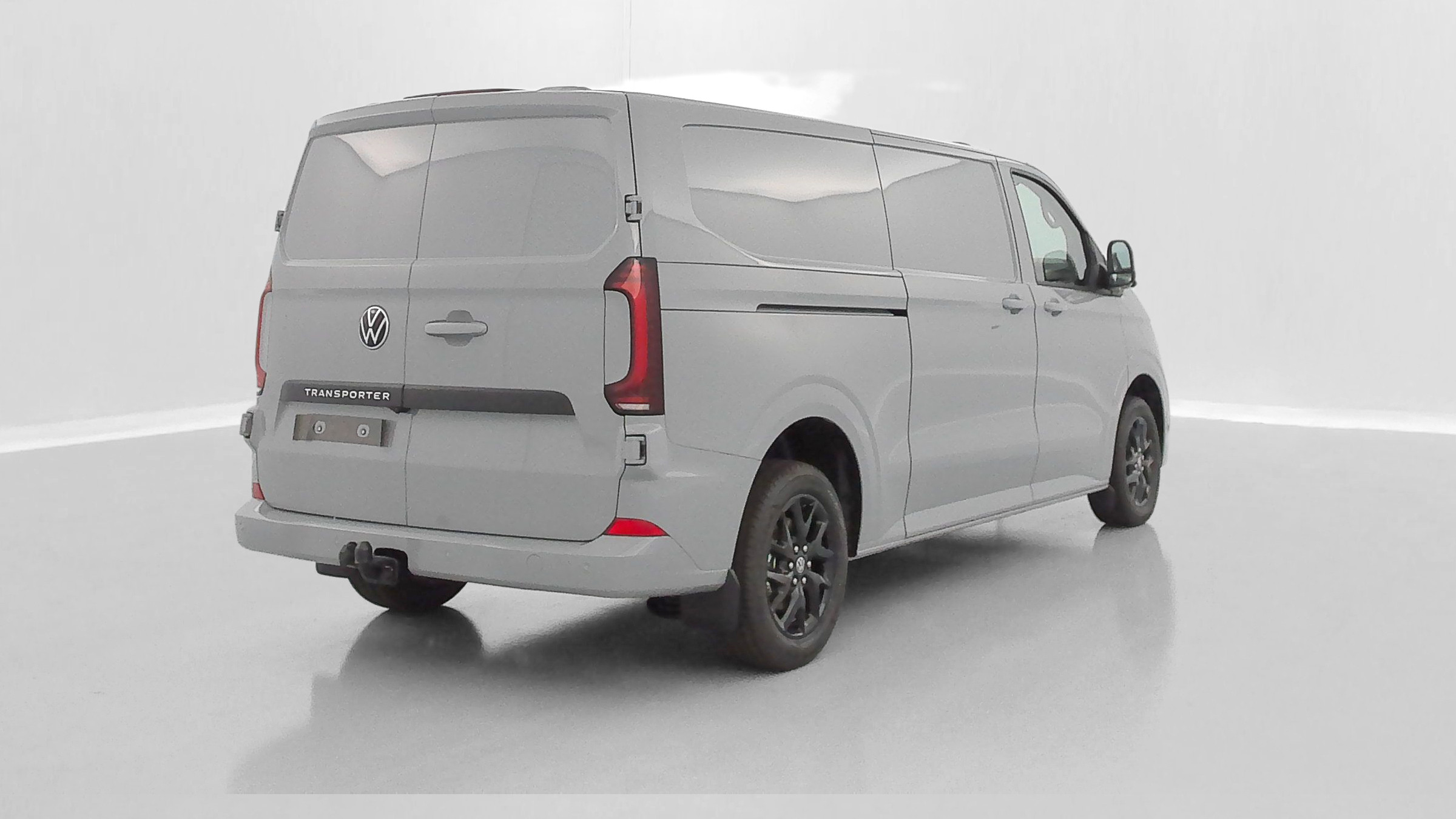 Vente en ligne Volkswagen Transporter TRANSPORTER T7 L2H1 2.0 TDI 150ch Business BVA8 au prix de 45 440 €