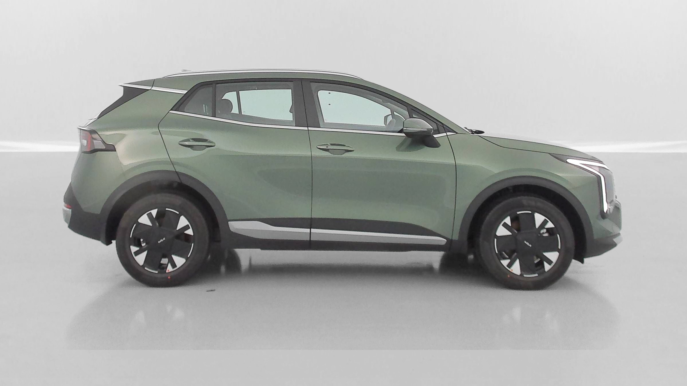 Vente en ligne Kia Sportage SPORTAGE V 1.6 T-GDi 239ch HEV Motion BVA6 au prix de 34 700 €