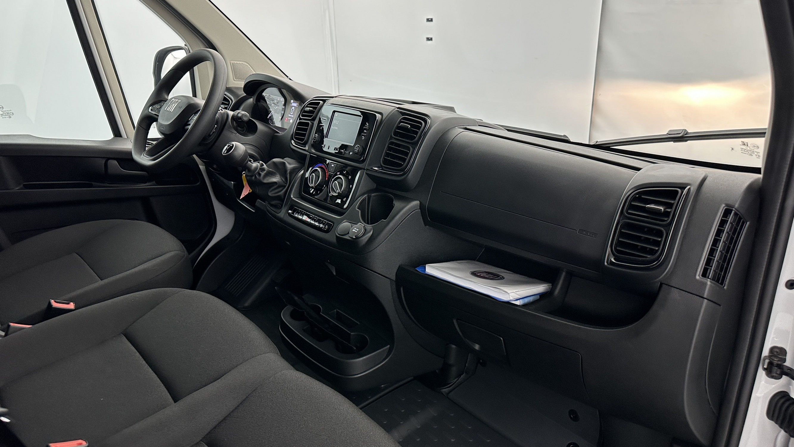 Vente en ligne Fiat Ducato Fourgon DUCATO CA L4 3.5t Maxi 2.2 180ch Heavy Duty Benne Aluminium + Coffre JPM au prix de 42 200 €