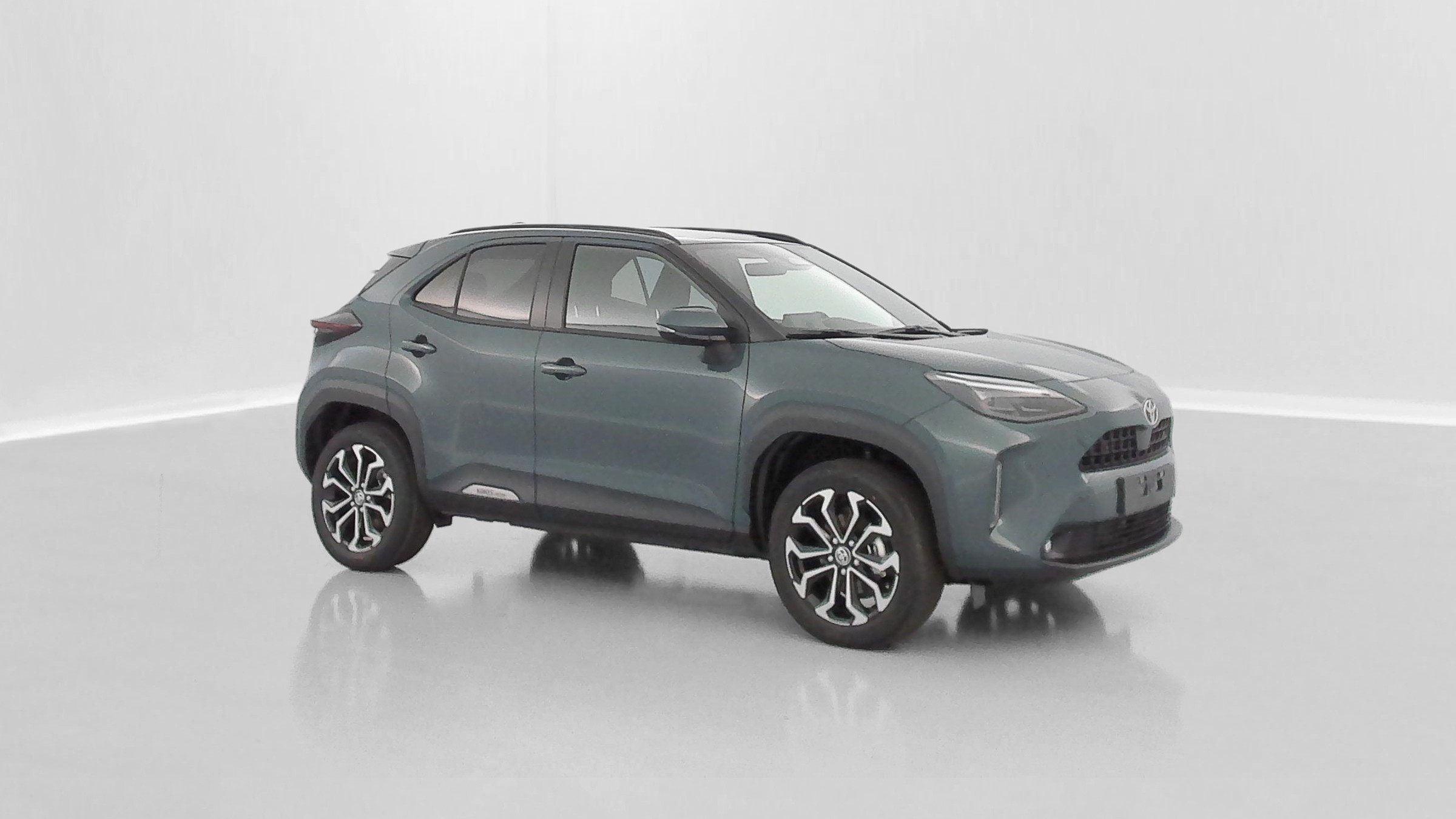 Vente en ligne Toyota Yaris Cross YARIS CROSS 1.5 Hybride 130h Design e-CVT au prix de 28 900 €