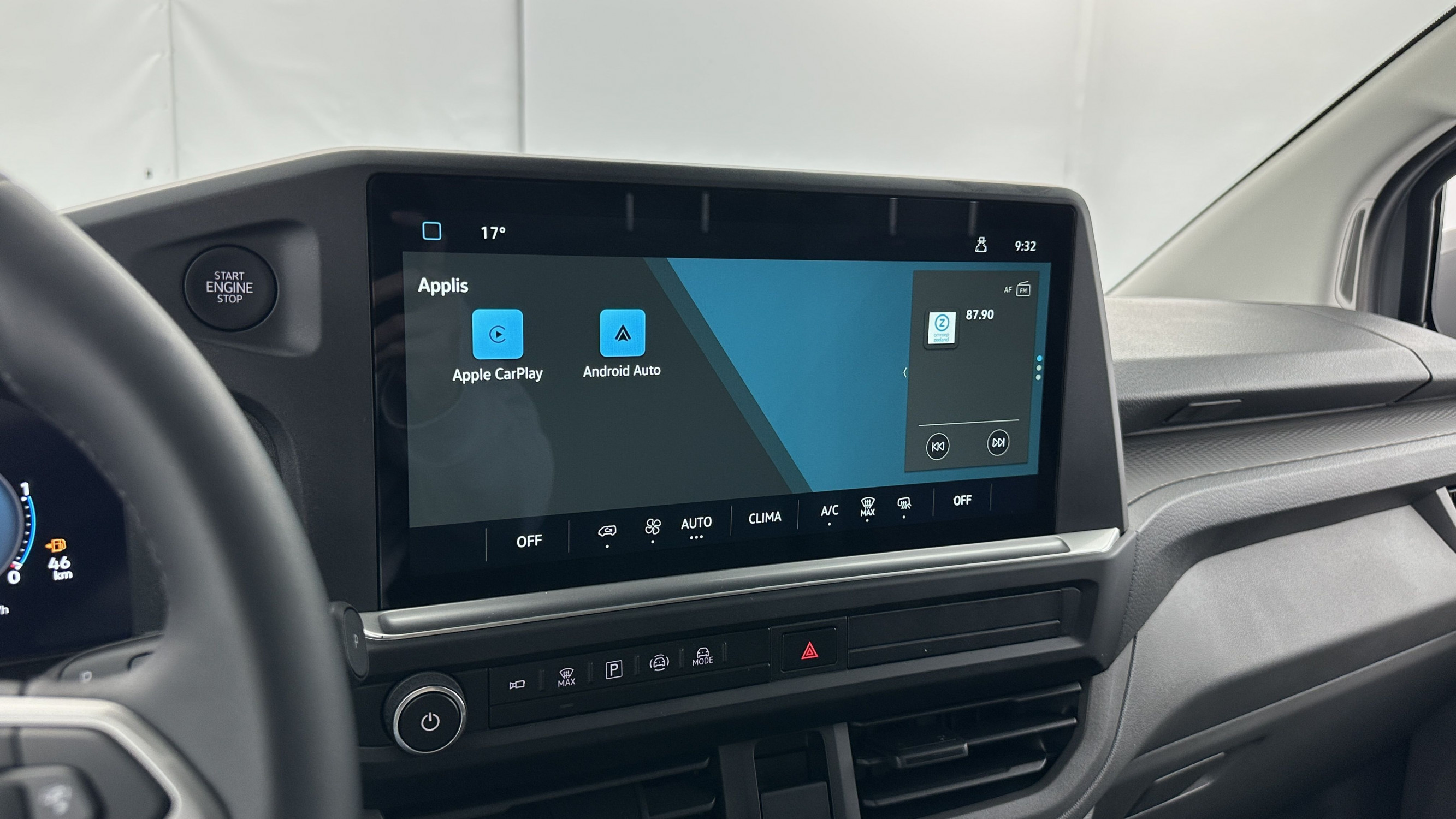 Vente en ligne Volkswagen Transporter TRANSPORTER T7 L2H1 2.0 TDI 150ch Business BVA8 au prix de 45 440 €