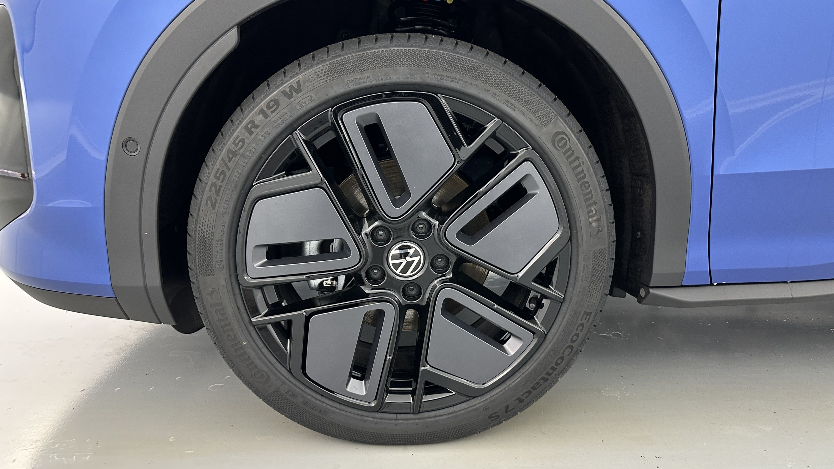 Vente en ligne Volkswagen T-Roc T-ROC 1.5 eTSI EVO2 Hybrid 150ch R-Line DSG7 au prix de 38 110 €