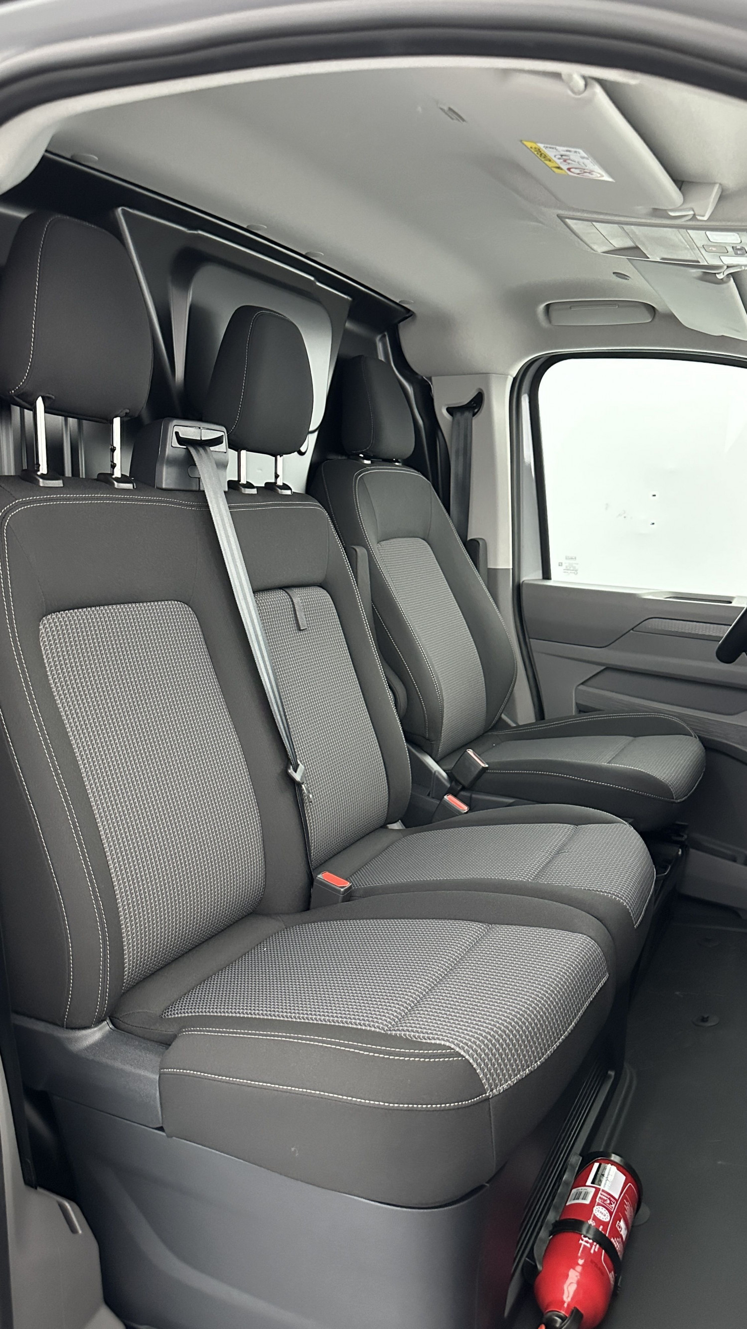 Vente en ligne Volkswagen Transporter TRANSPORTER T7 L2H1 2.0 TDI 150ch Business BVA8 au prix de 45 440 €