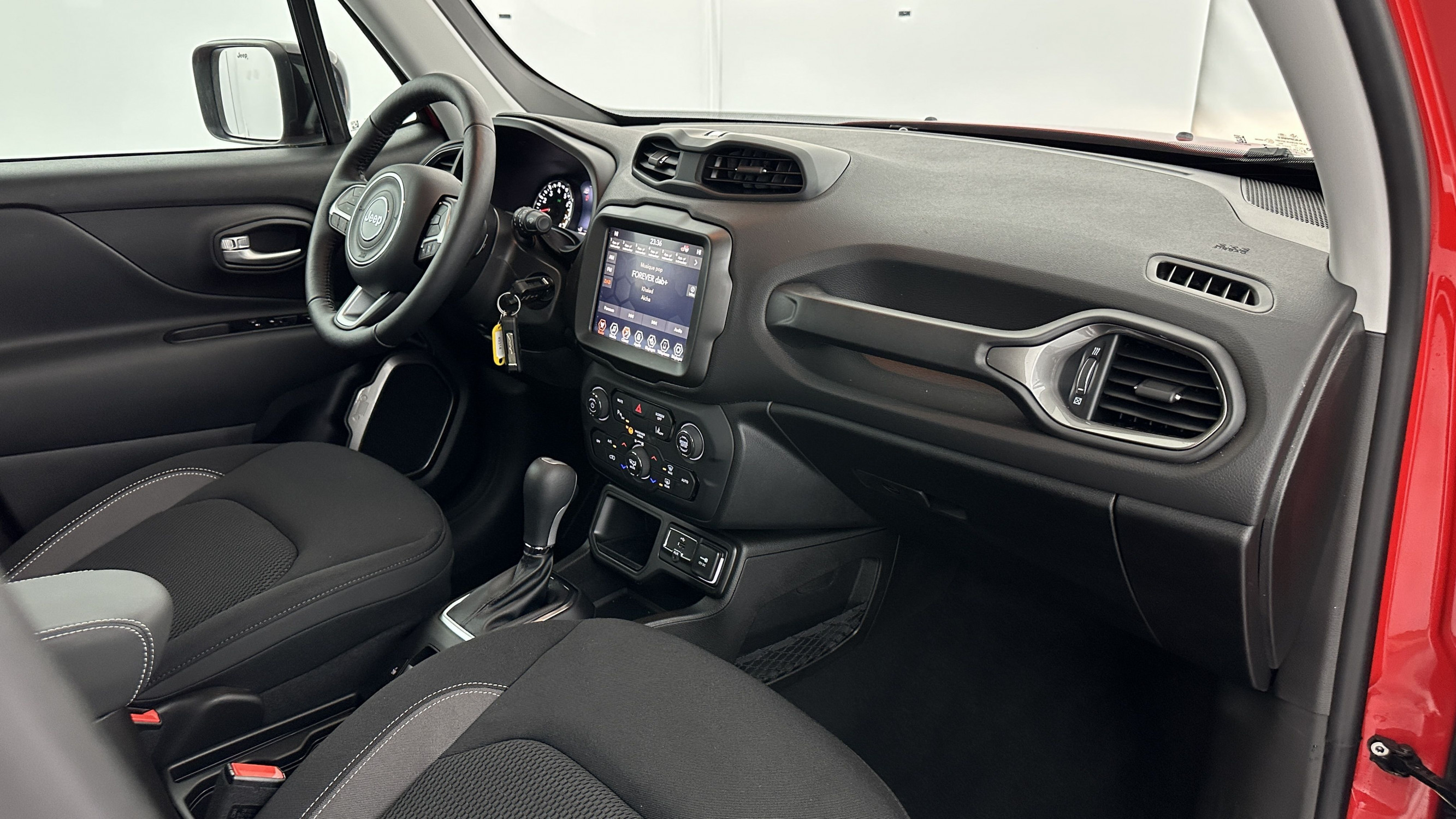 Vente en ligne Jeep Renegade RENEGADE 1.5 Turbo T4 130ch Limited e-Hybrid BVR7 au prix de 25 900 €