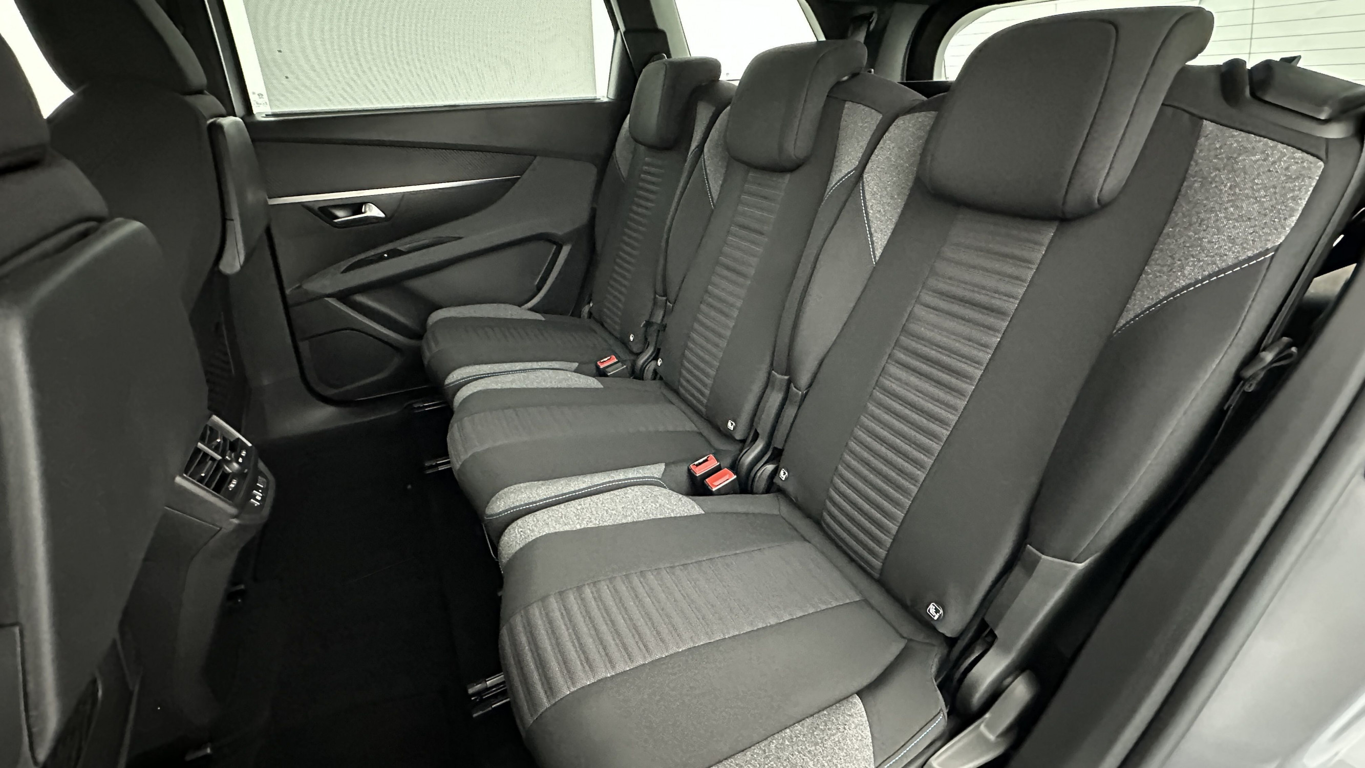Vente en ligne Peugeot 5008 5008 III 1.2 PureTech 130ch Active Pack au prix de 28 900 €