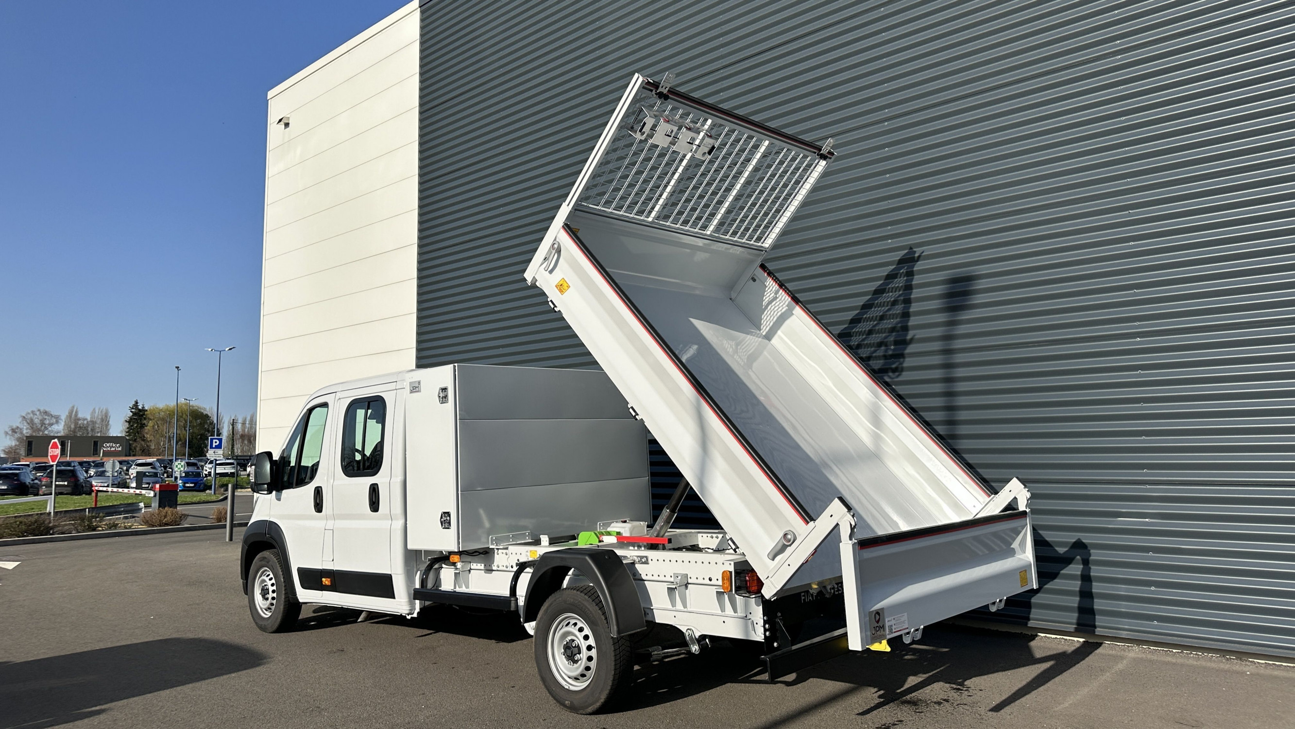 Vente en ligne Fiat Ducato Fourgon DUCATO CA L4 3.5t Maxi 2.2 180ch Heavy Duty Benne Aluminium + Coffre JPM au prix de 42 200 €