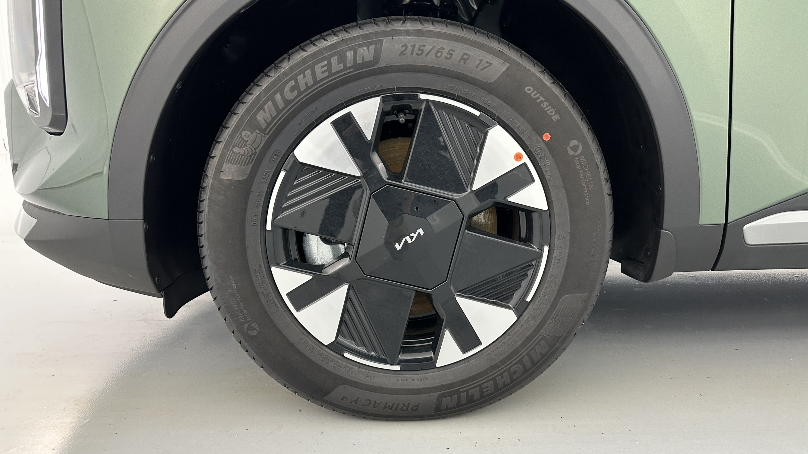 Vente en ligne Kia Sportage SPORTAGE V 1.6 T-GDi 239ch HEV Motion BVA6 au prix de 34 700 €