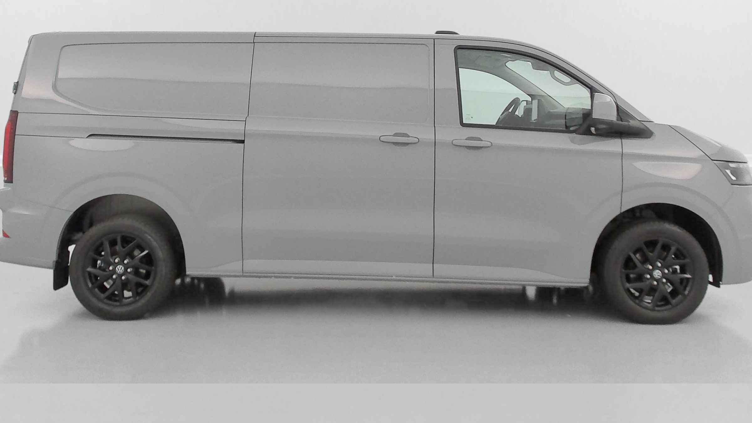 Vente en ligne Volkswagen Transporter TRANSPORTER T7 L2H1 2.0 TDI 150ch Business BVA8 au prix de 45 440 €