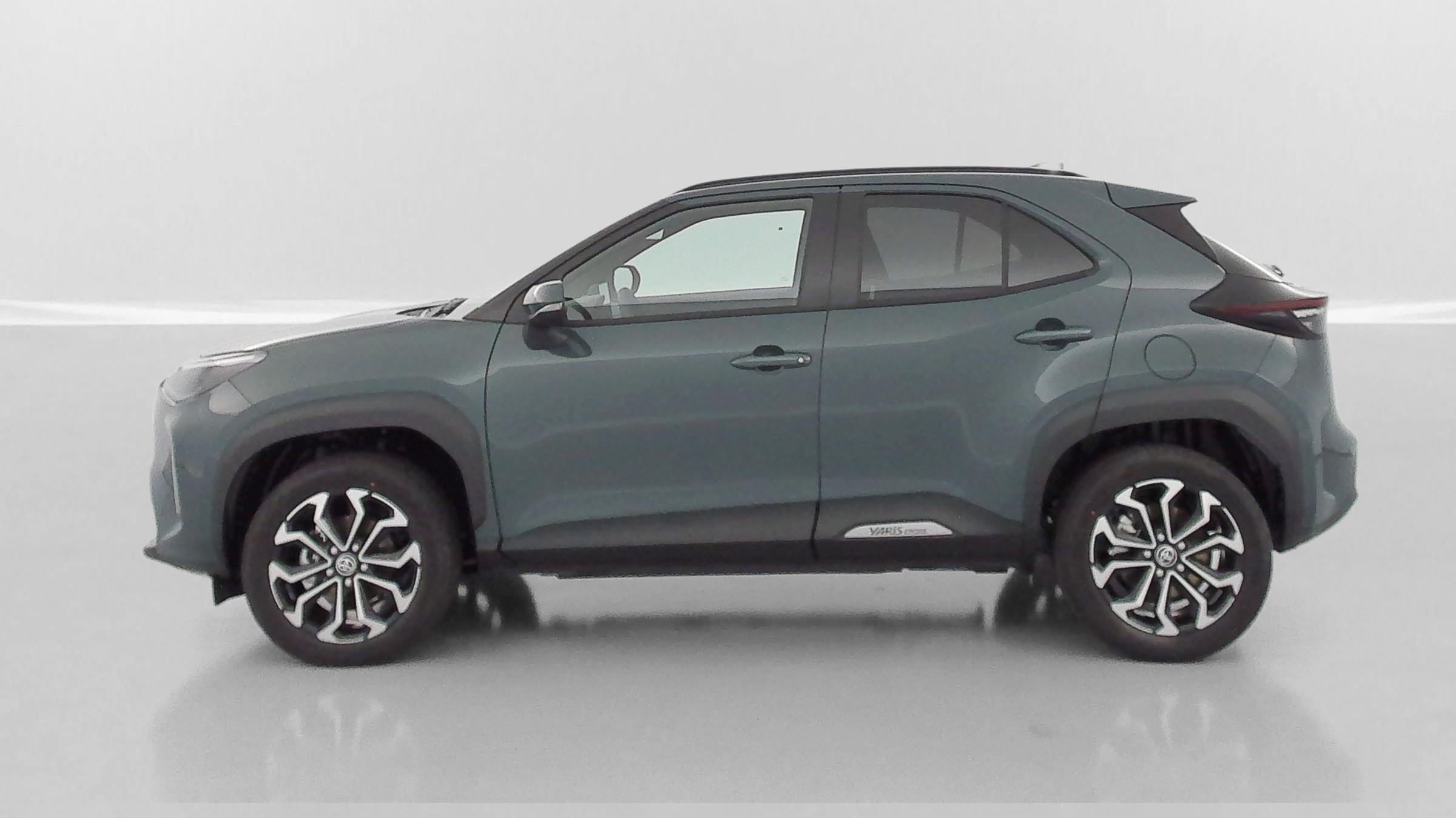 Vente en ligne Toyota Yaris Cross YARIS CROSS 1.5 Hybride 130h Design e-CVT au prix de 28 900 €