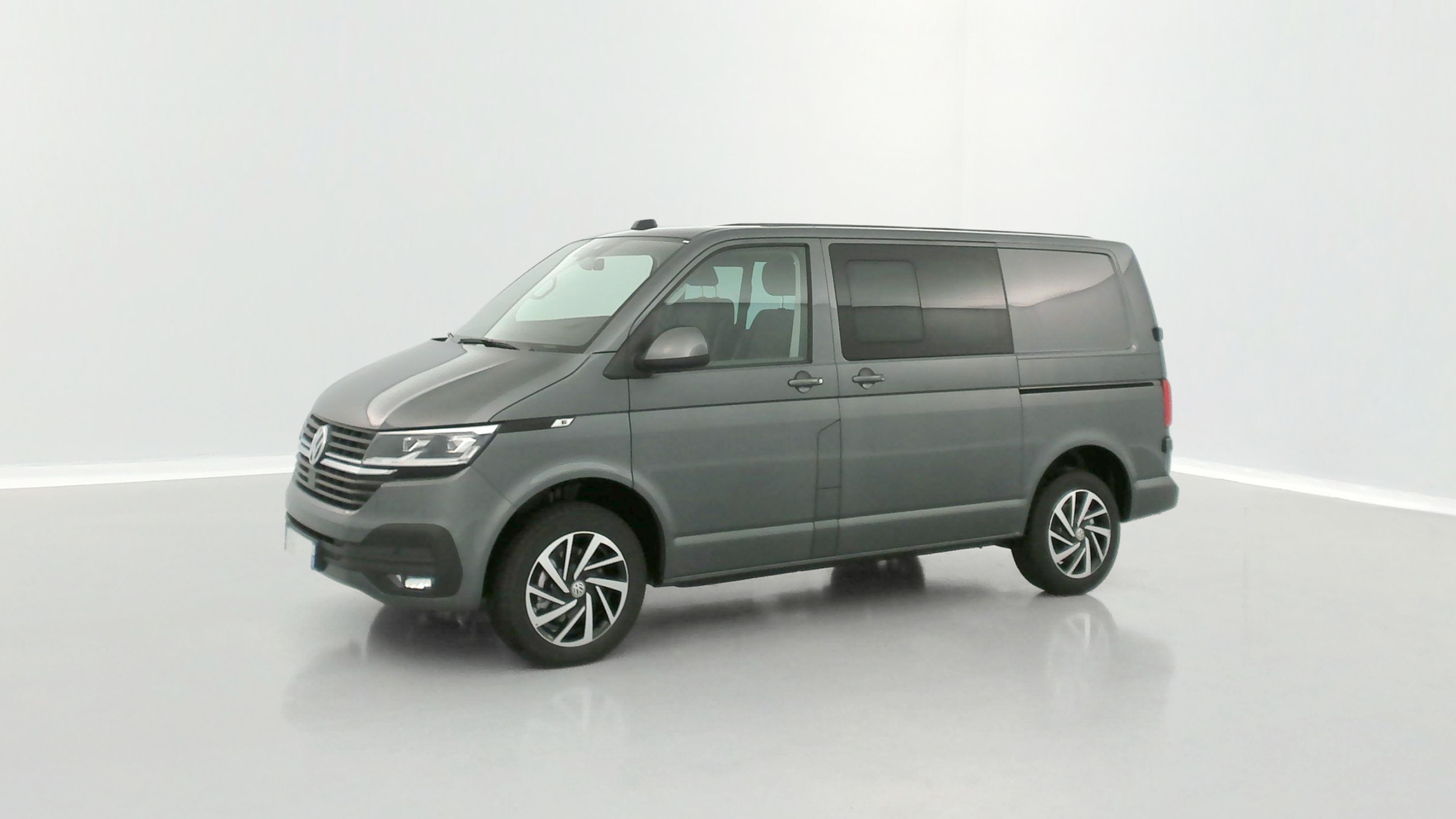 Vente en ligne Volkswagen Transporter TRANSPORTER T 6.1 PROCAB L1 2.0 TDI 150ch Business Plus DSG7 au prix de 55 040 €