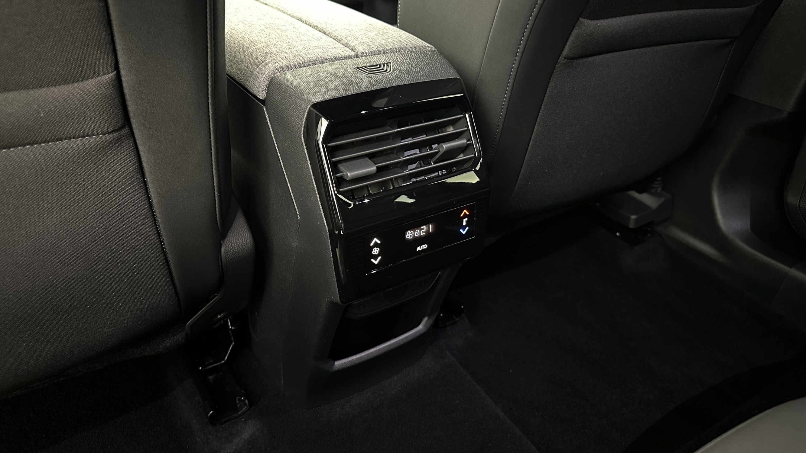 Vente en ligne Peugeot 5008 5008 III 1.2 Hybrid 145ch Allure e-DCS6 au prix de 29 900 €