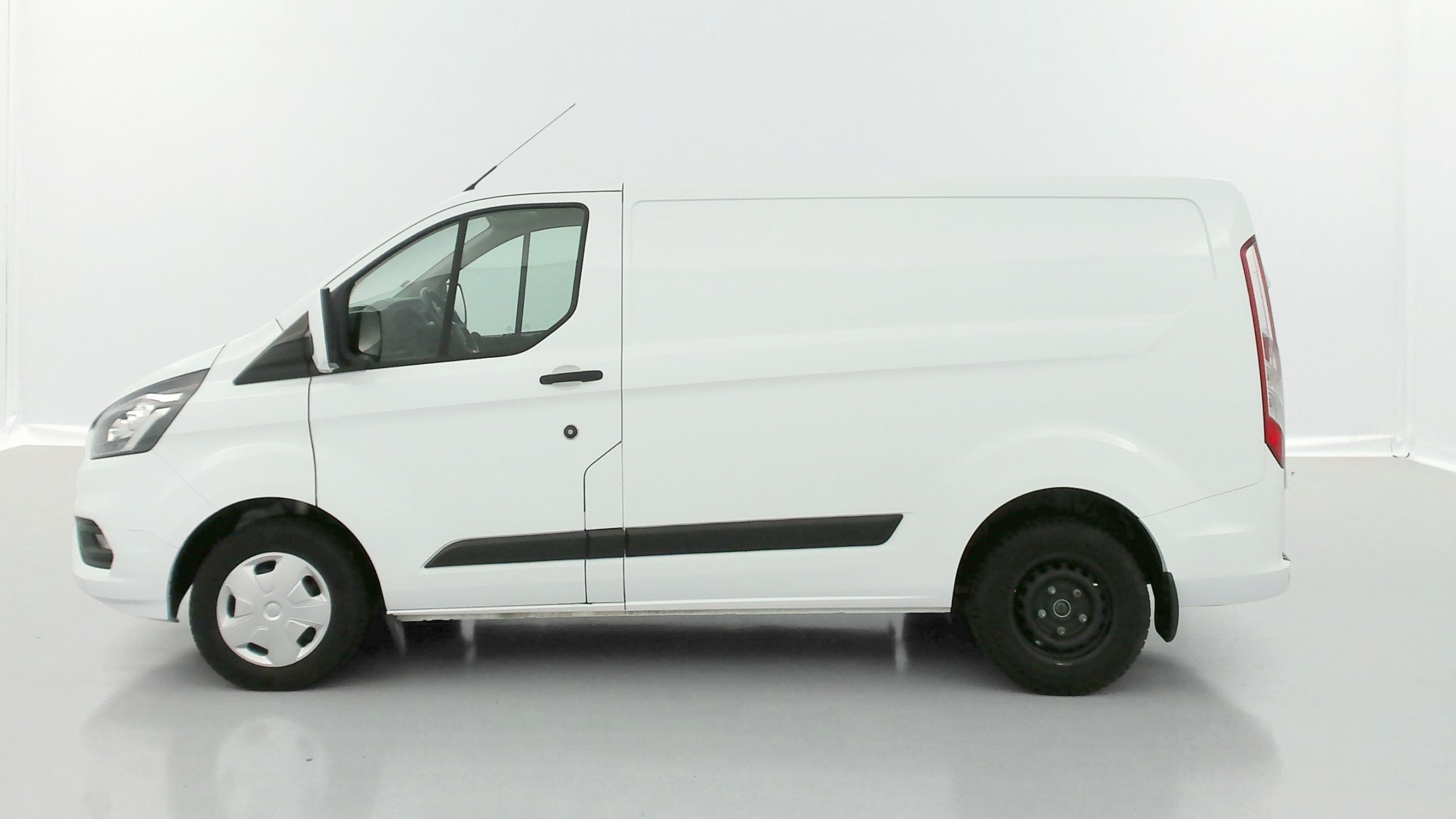 Vente en ligne Ford Transit Custom TRANSIT CUSTOM 280 L1H1 2.0 Ecoblue 105ch Trend Business au prix de 17 480 €