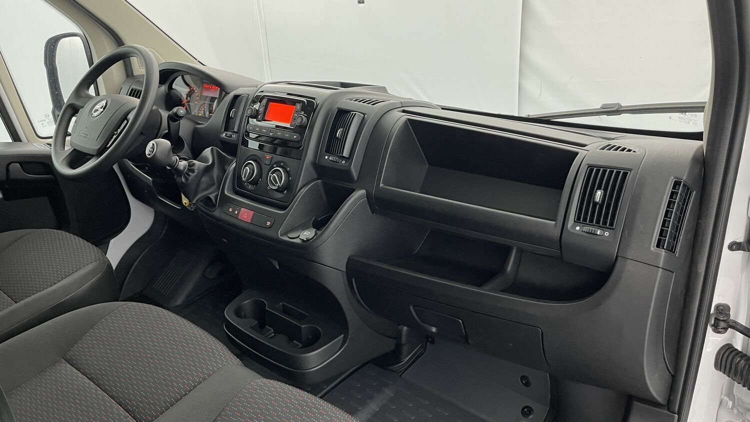 Vente en ligne Opel Movano MOVANO L2H2 35 2.2 BlueHDi 140ch Essentia au prix de 30 680 €