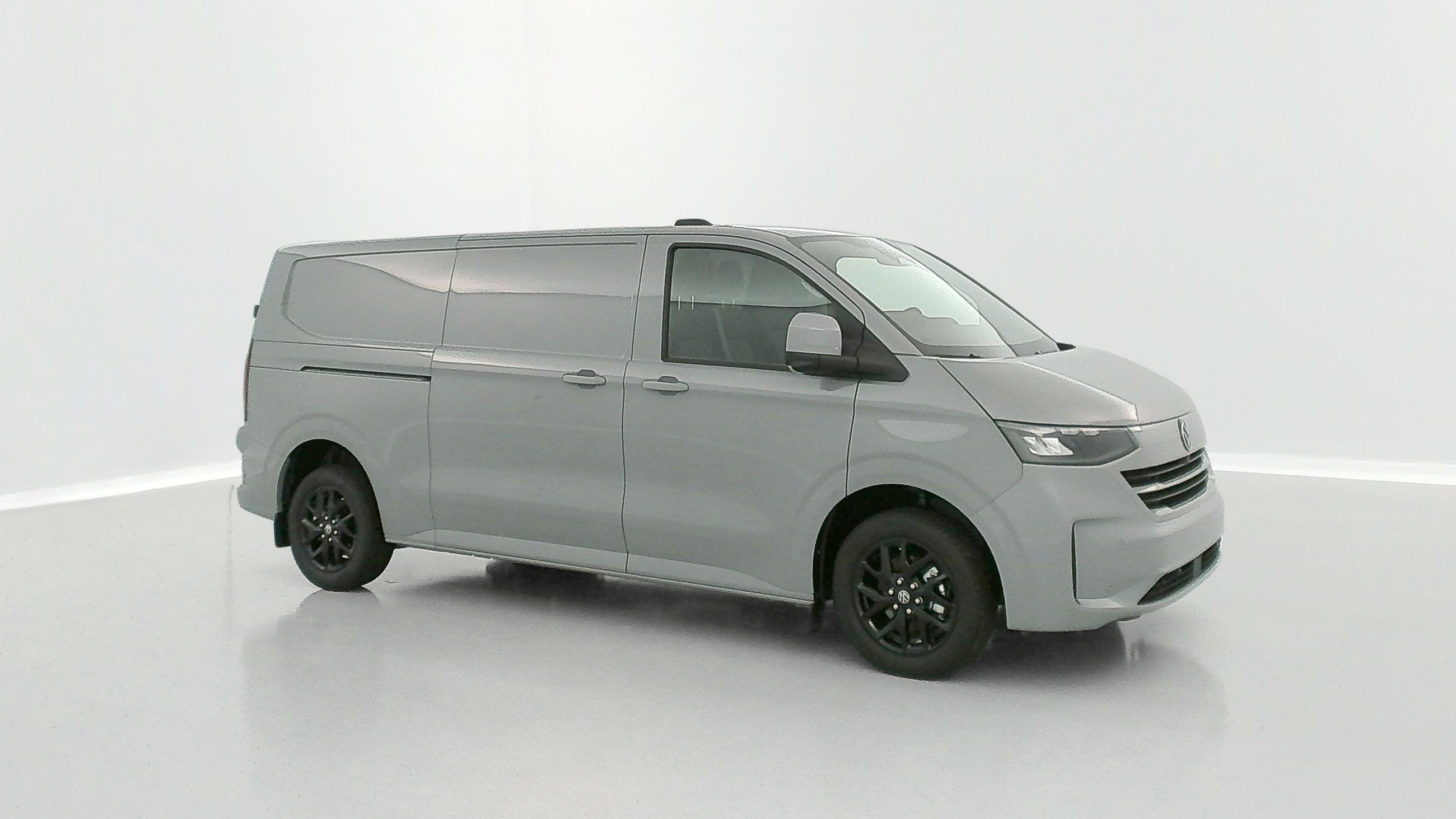 Vente en ligne Volkswagen Transporter TRANSPORTER T7 L2H1 2.0 TDI 150ch Business BVA8 au prix de 45 440 €