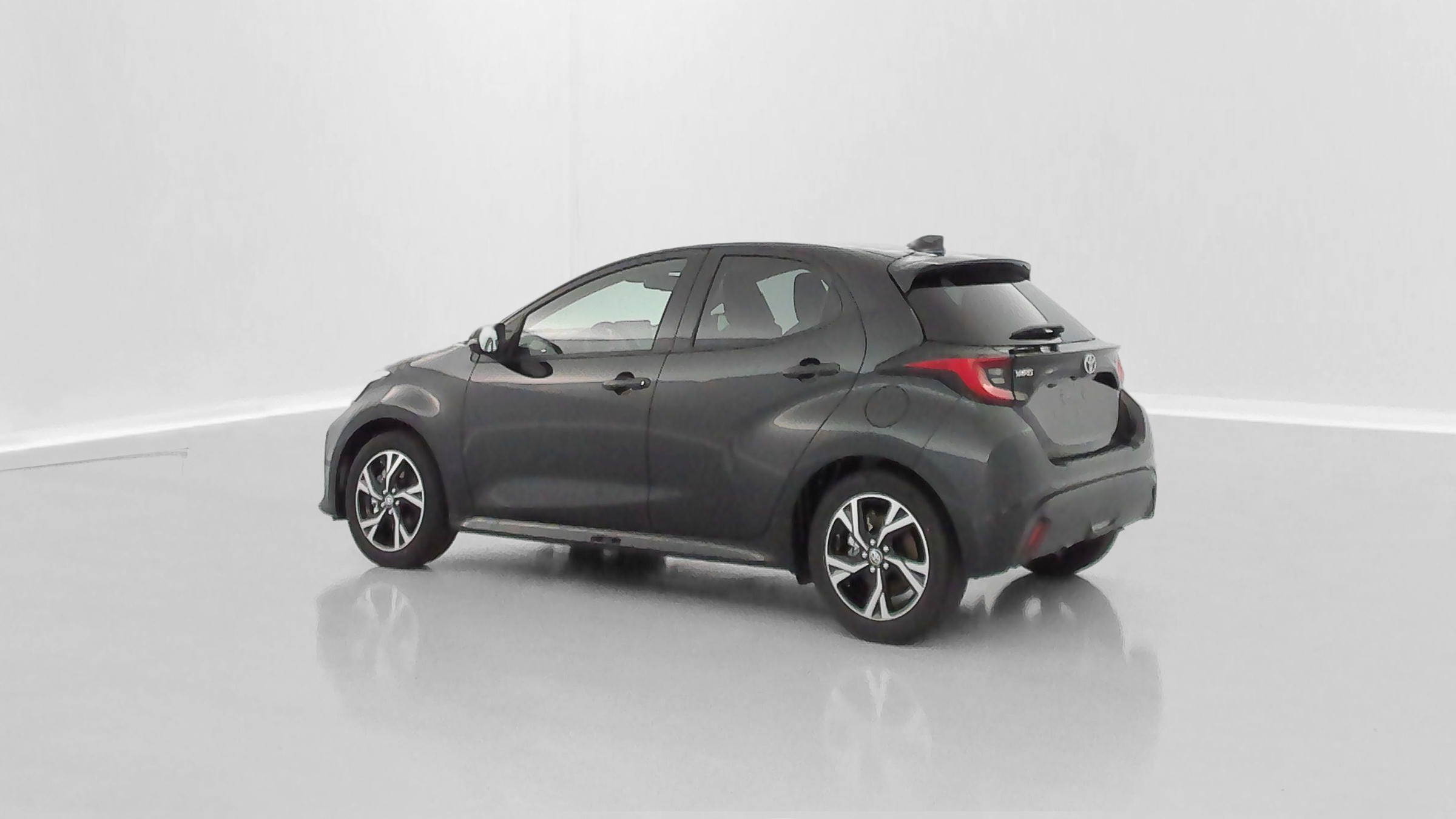 Vente en ligne Toyota Yaris YARIS  IV Hybride 116ch Design e-CVT au prix de 23 900 €