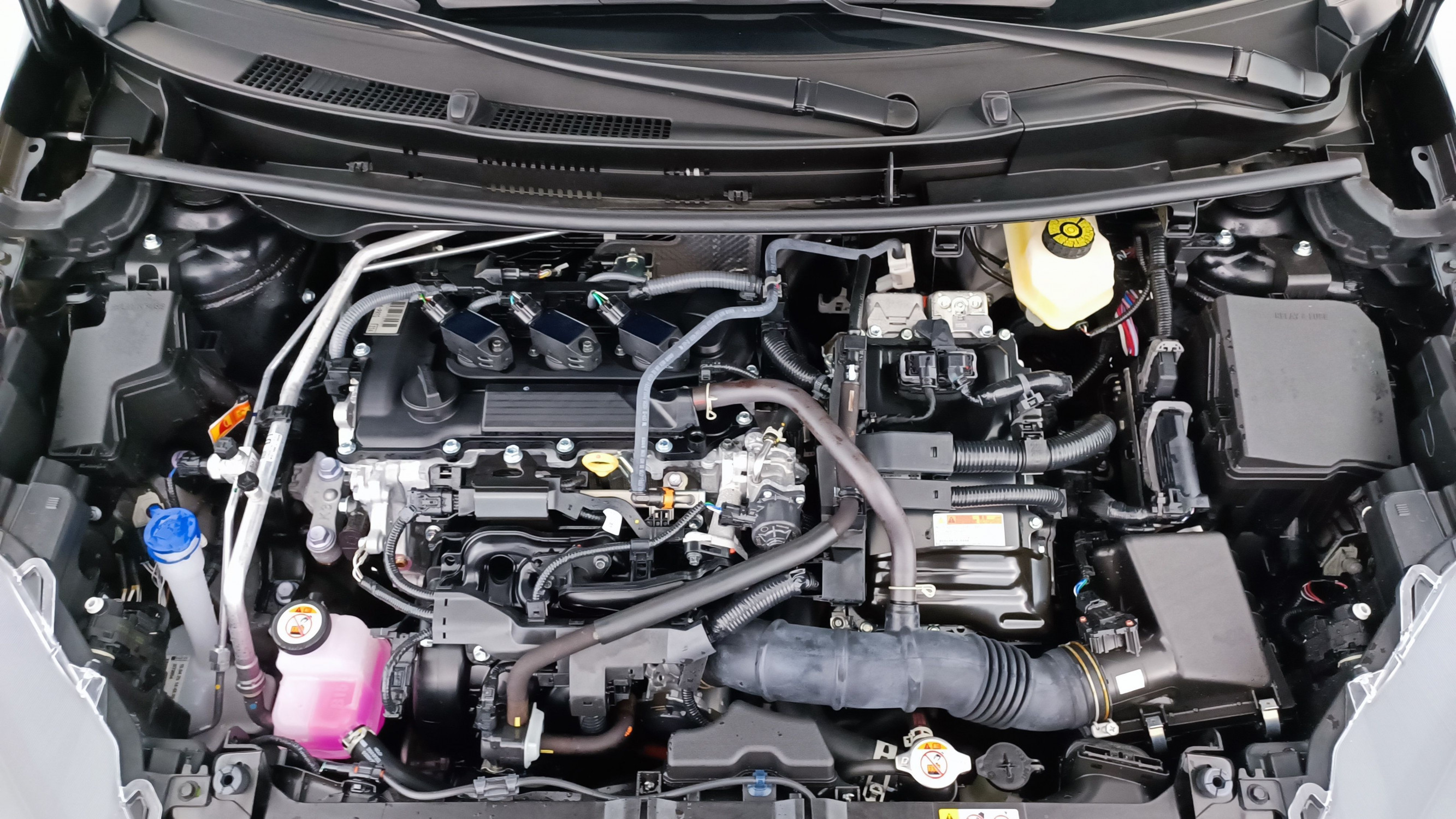 Vente en ligne Toyota Yaris YARIS  IV Hybride 116ch Design e-CVT au prix de 23 900 €