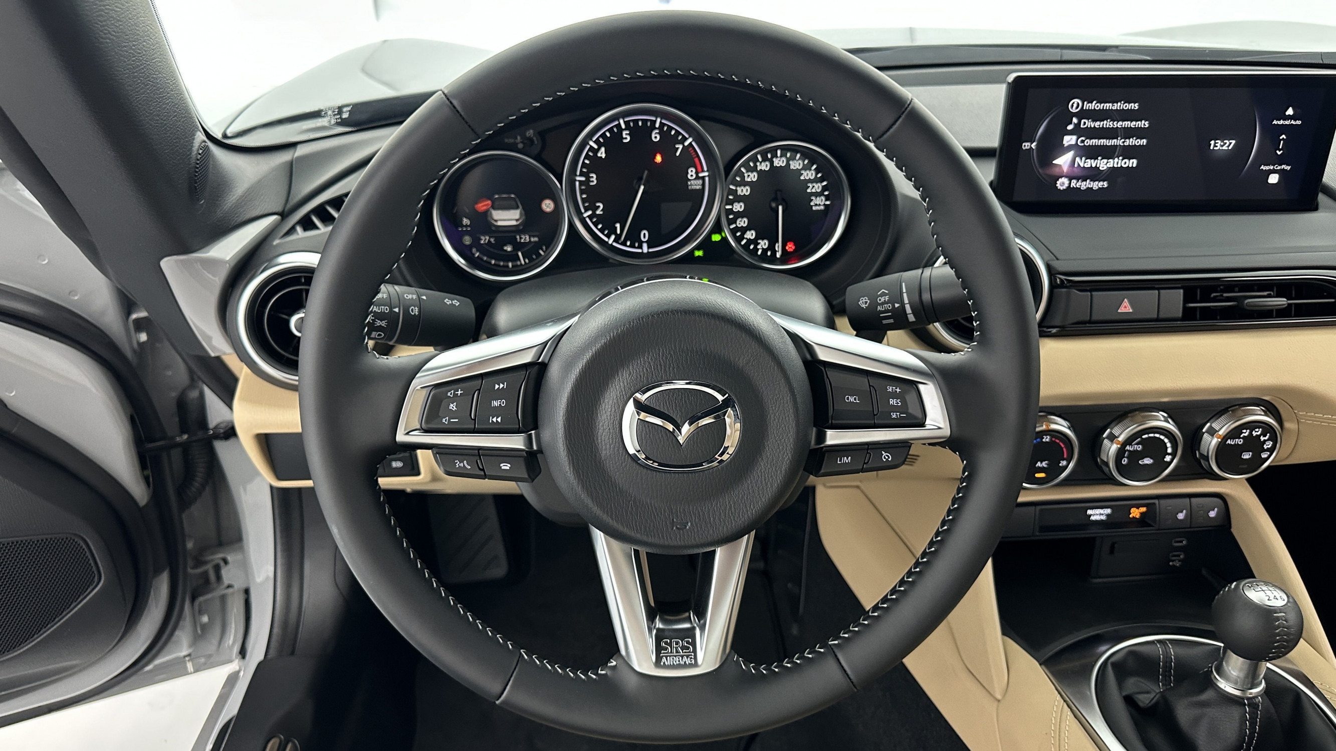 Vente en ligne Mazda MX-5 MX-5 ROADSTER 1.5 SKYACTIV-G 132ch Kazari au prix de 35 710 €
