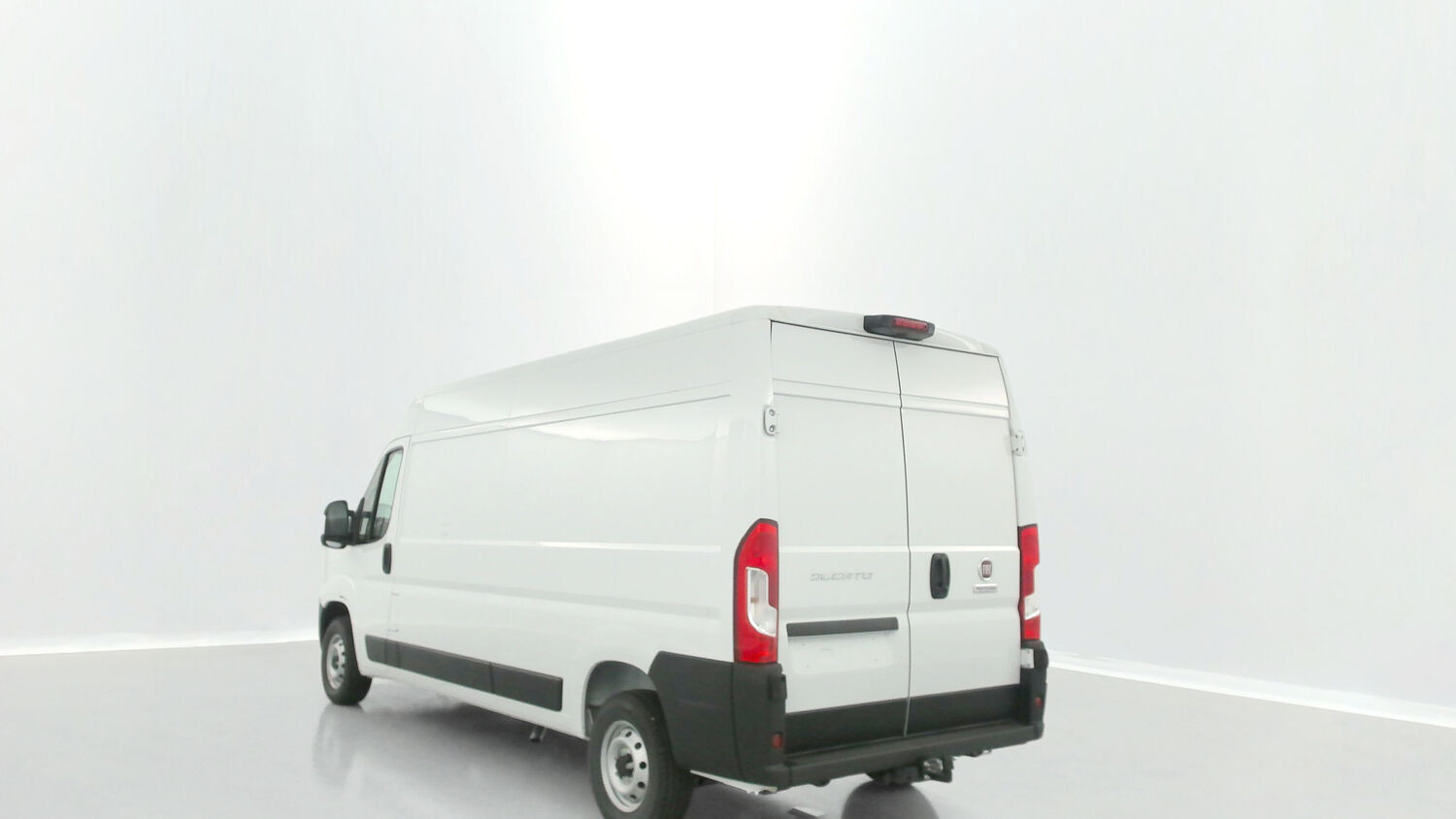Vente en ligne Fiat Ducato Fourgon DUCATO 3.3 LH2 2.2 H3-Power 140ch Pack Pro Lounge Connect au prix de 31 880 €