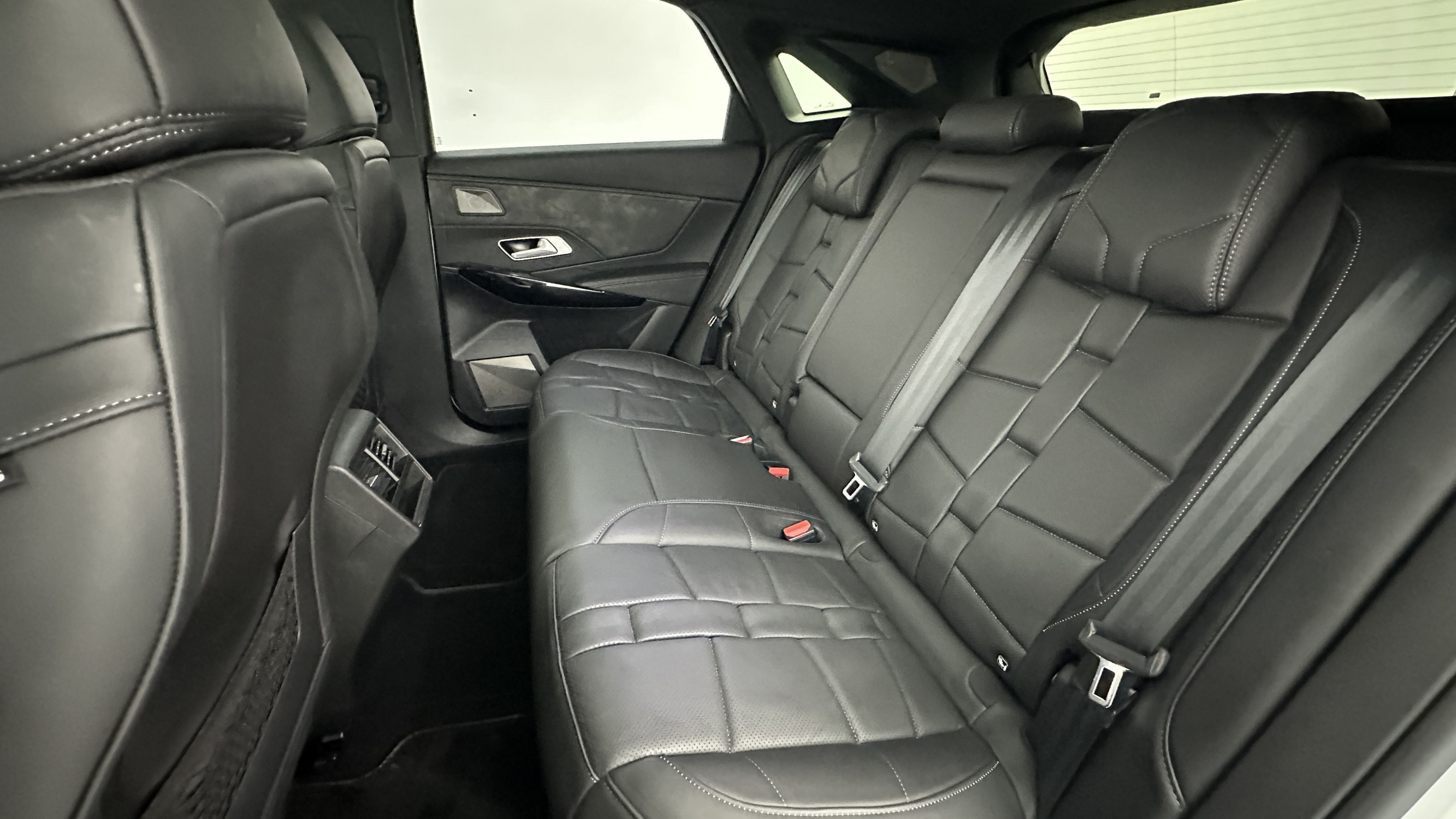 Vente en ligne Ds DS7 Crossback DS7 CROSSBACK 1.6 Hybride E-Tense 300 EAT8 4x4 Rivoli au prix de 45 320 €
