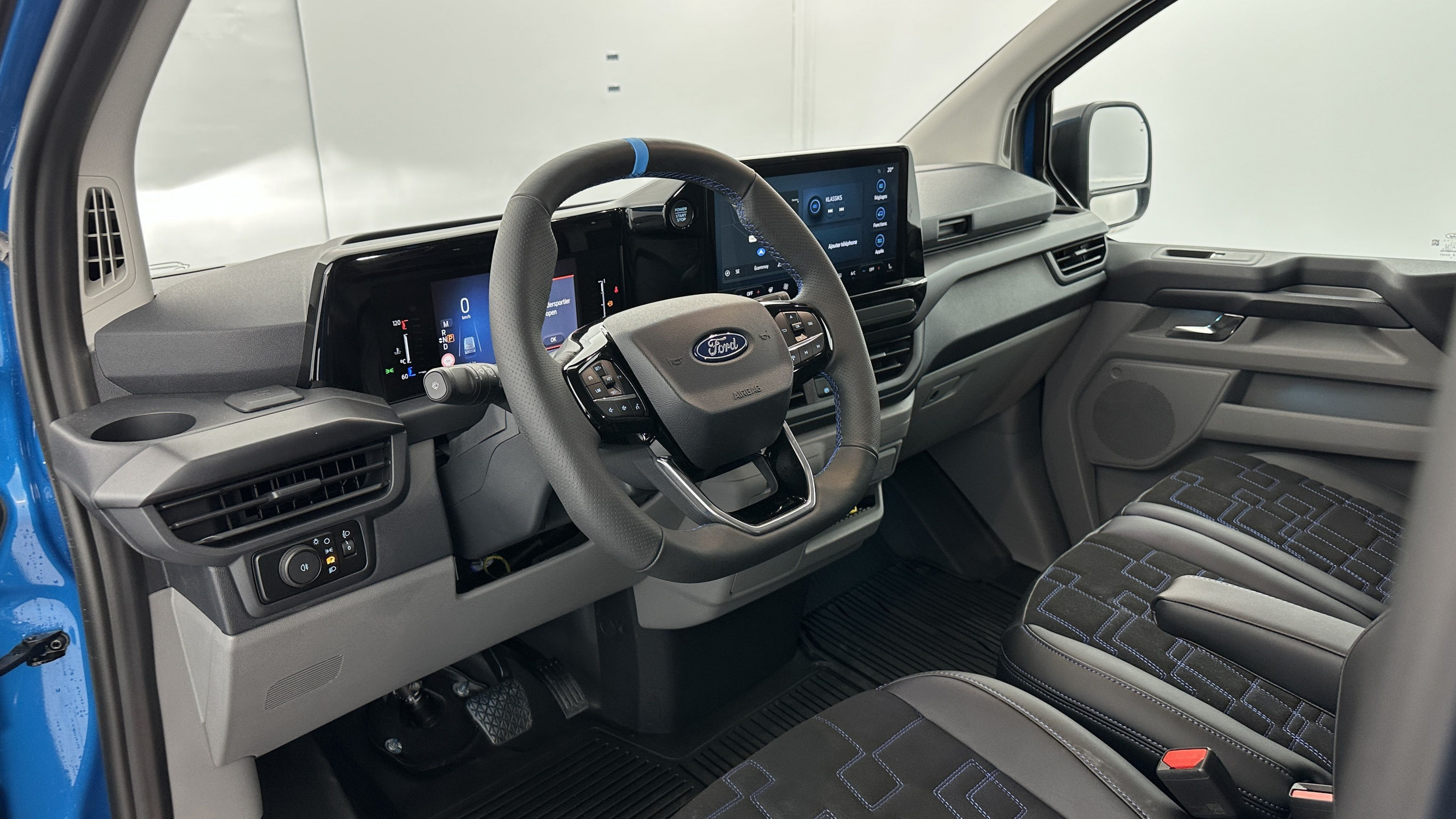 Vente en ligne Ford Transit Custom TRANSIT CUSTOM 320 L2H1 2.0 EcoBlue 170ch MS-RT BVA8 AWD au prix de 60 680 €