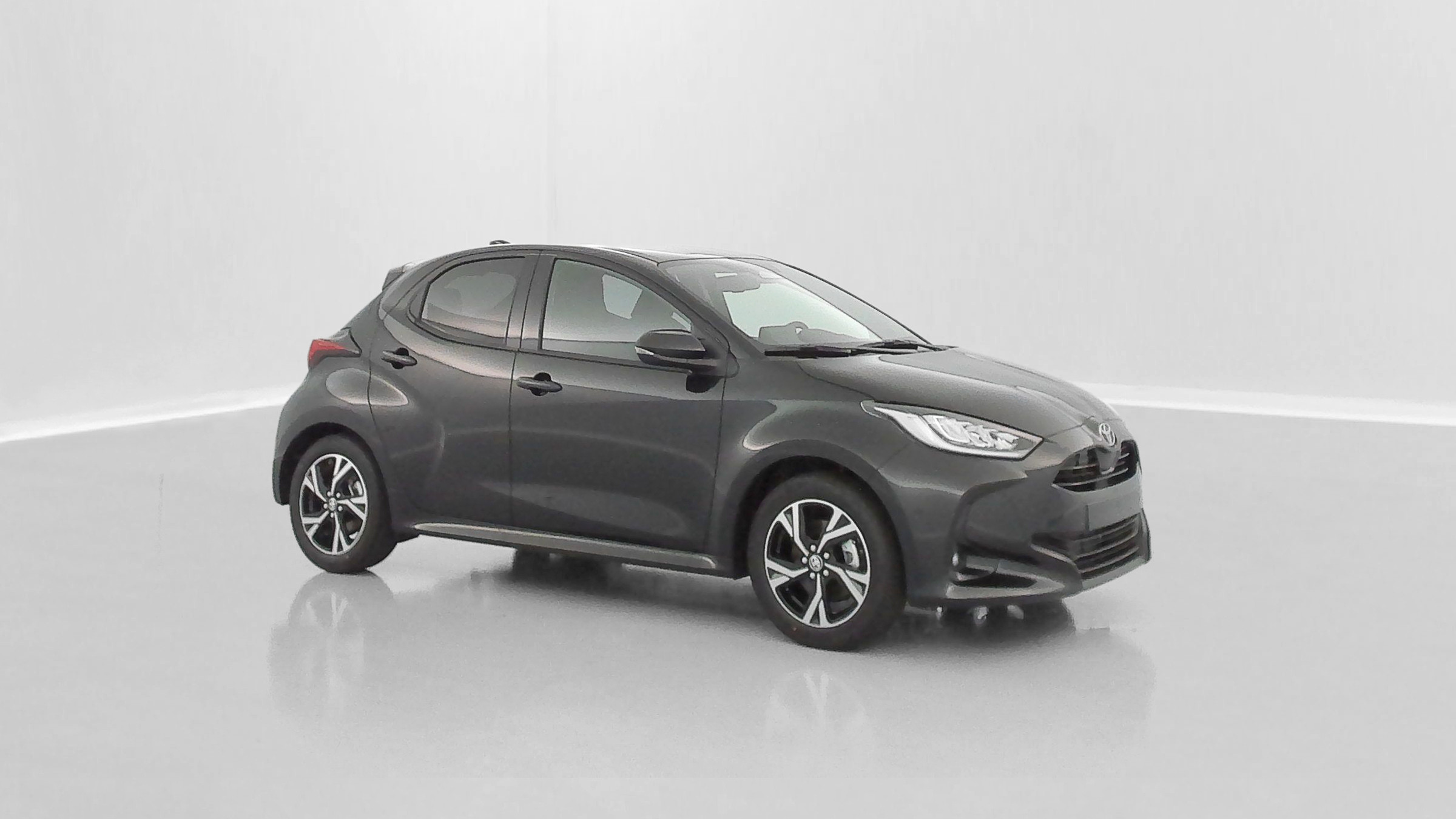 Vente en ligne Toyota Yaris YARIS  IV Hybride 116ch Design e-CVT au prix de 23 900 €