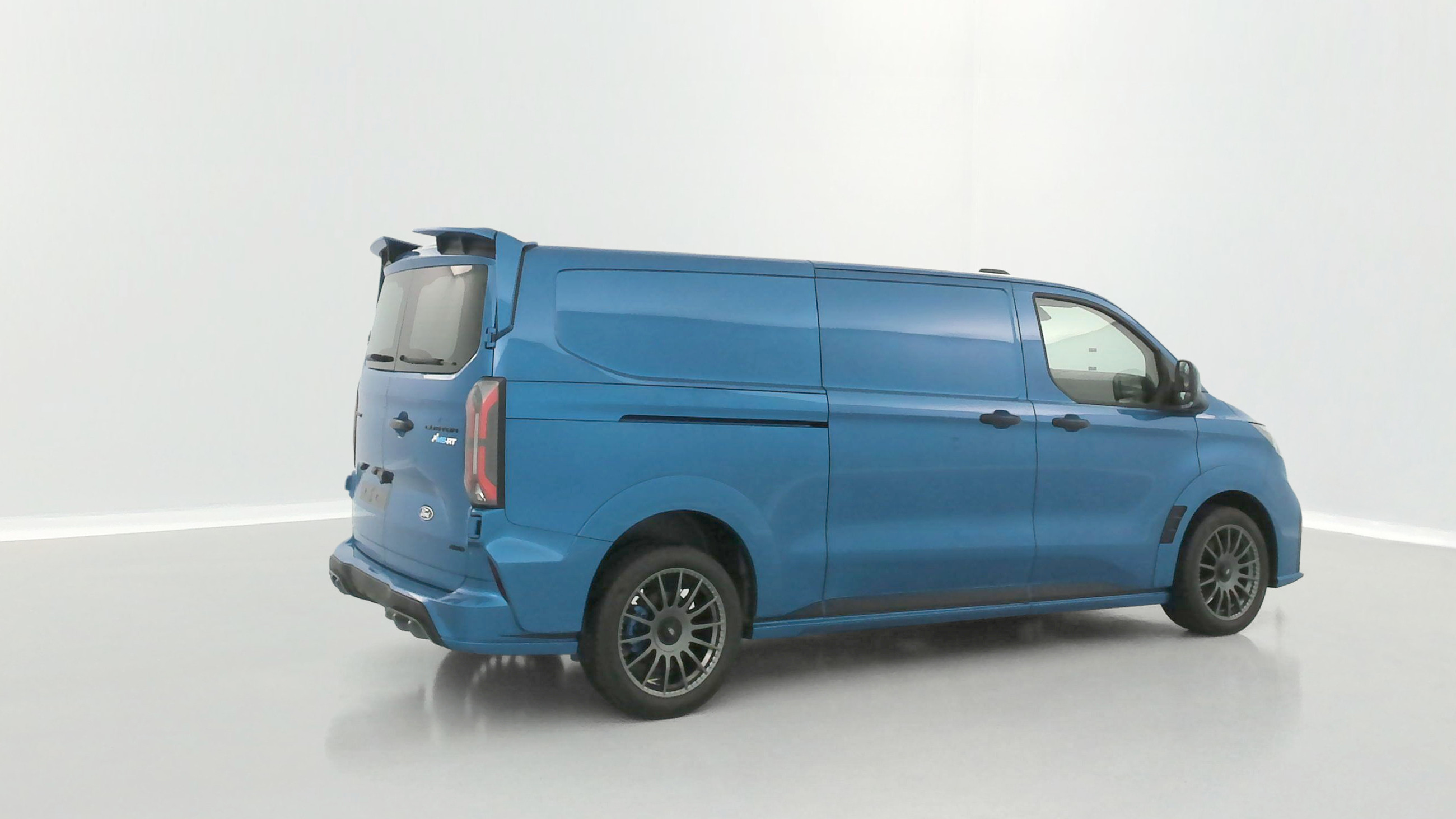 Vente en ligne Ford Transit Custom TRANSIT CUSTOM 320 L2H1 2.0 EcoBlue 170ch MS-RT BVA8 AWD au prix de 60 680 €