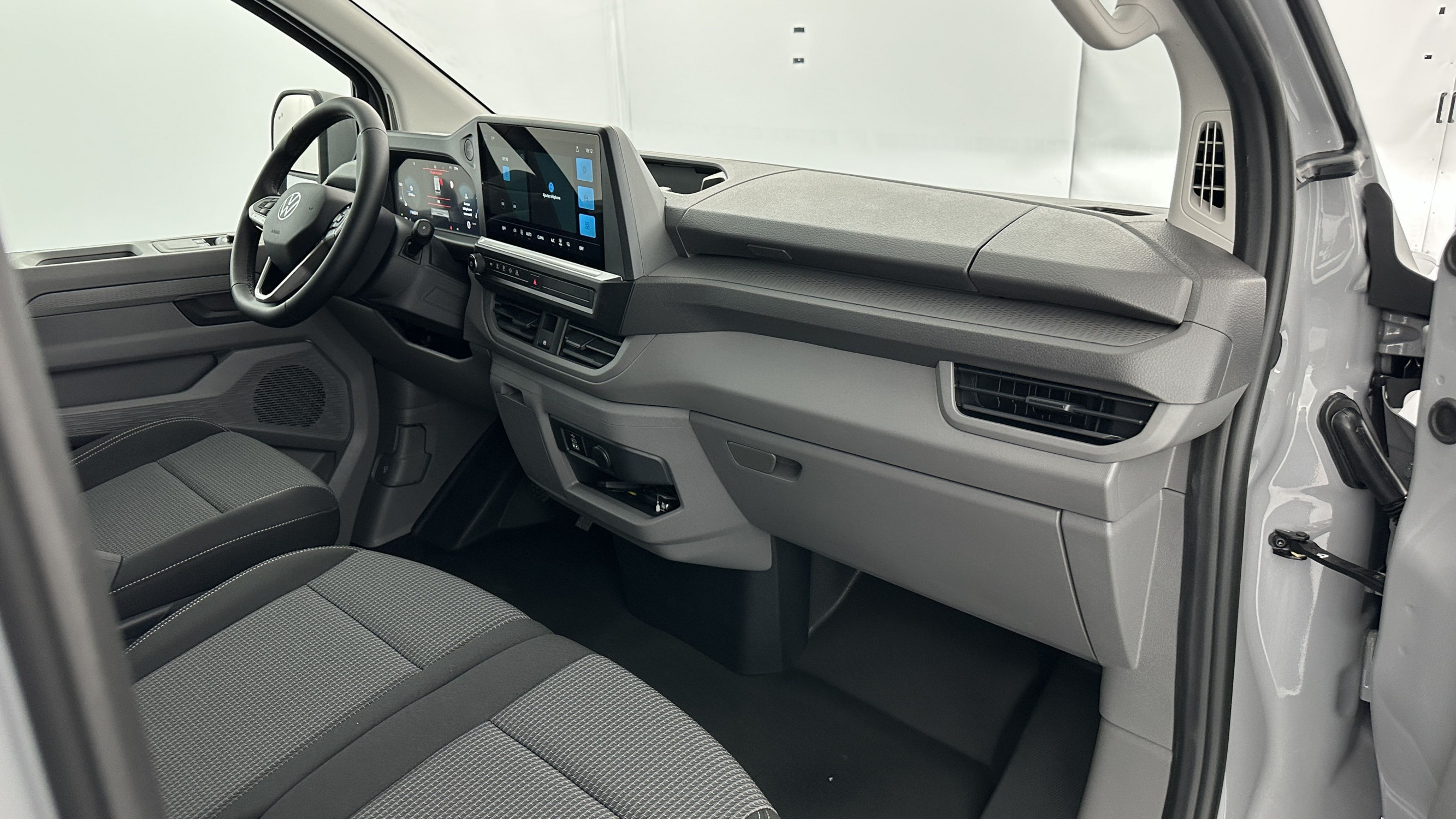 Vente en ligne Volkswagen Transporter TRANSPORTER T7 L1H1 2.0 TDI 150ch Business BVA8 au prix de 43 400 €