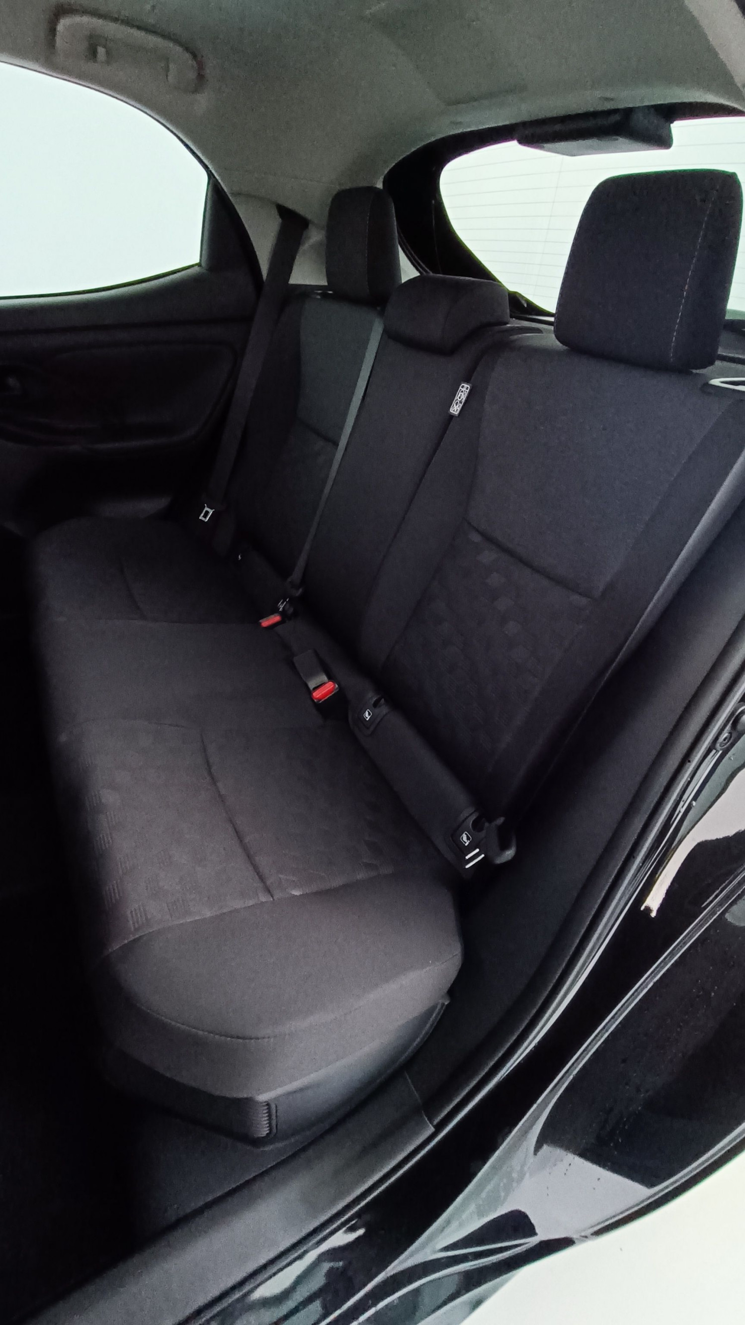 Vente en ligne Toyota Yaris YARIS  IV Hybride 116ch Design e-CVT au prix de 23 900 €
