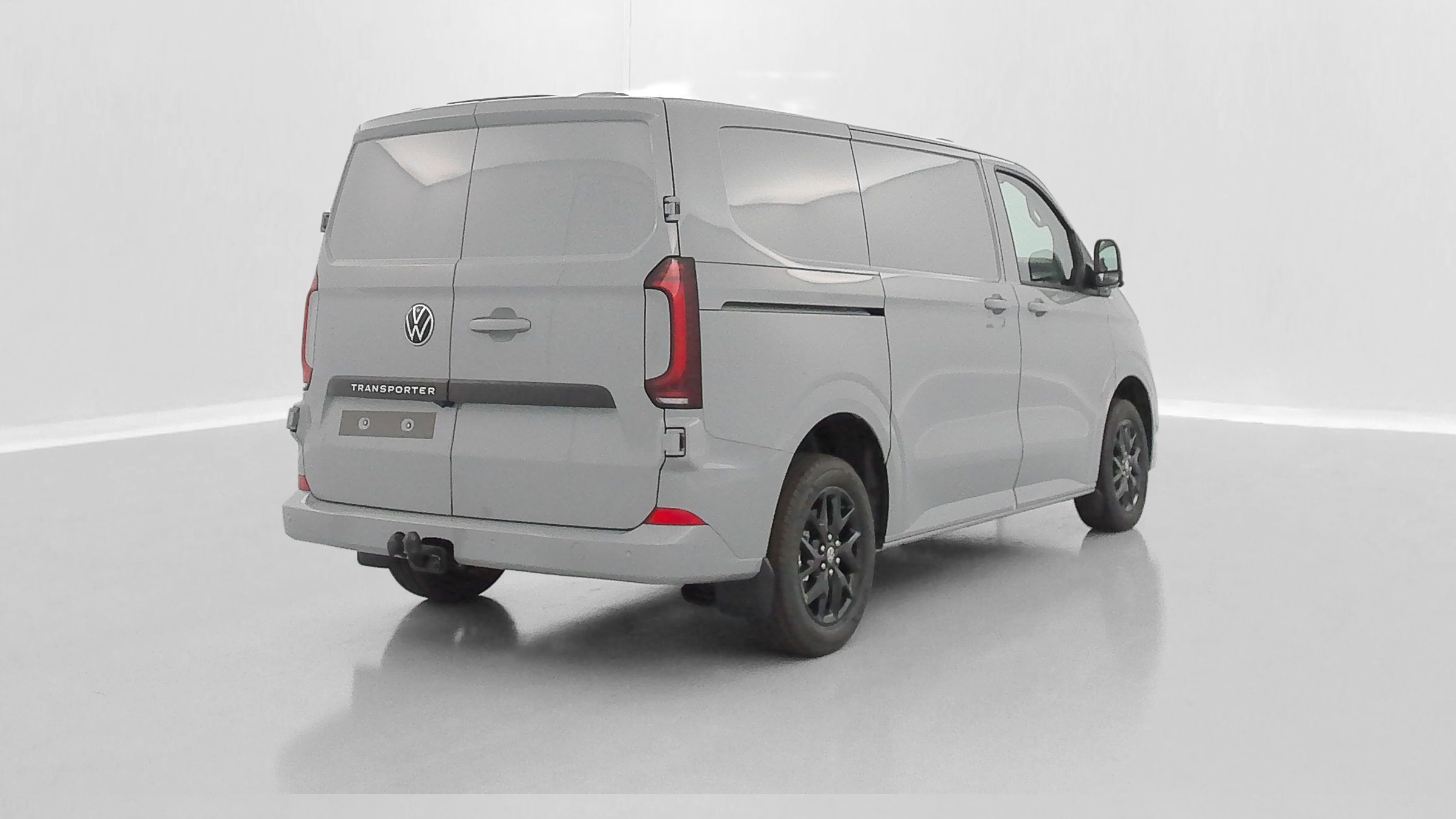 Vente en ligne Volkswagen Transporter TRANSPORTER T7 L1H1 2.0 TDI 150ch Business BVA8 au prix de 43 400 €