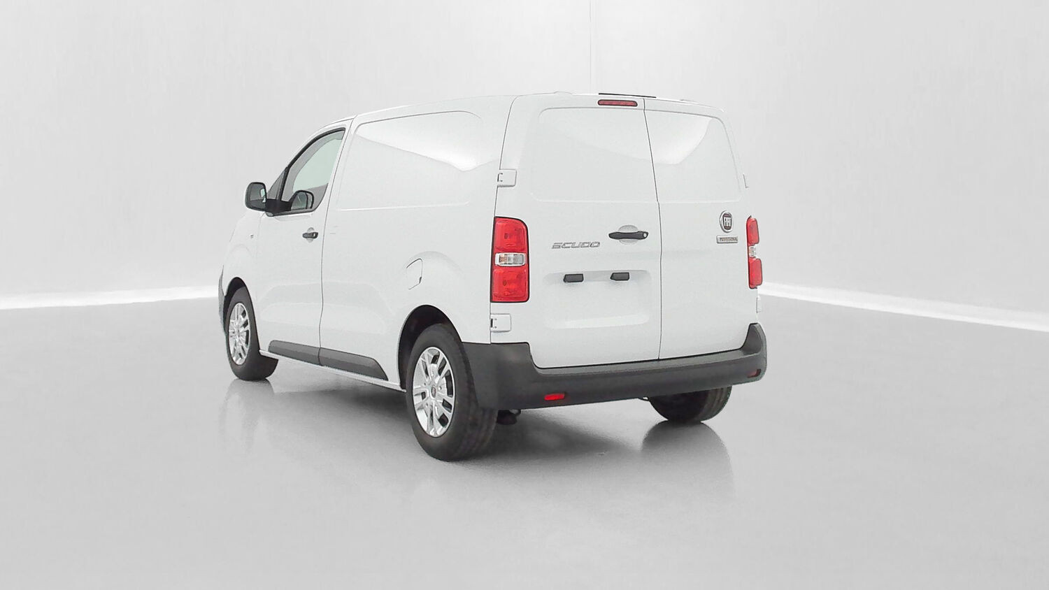 Vente en ligne Fiat Scudo SCUDO 1.5 MultiJet 120ch Compact au prix de 27 920 €