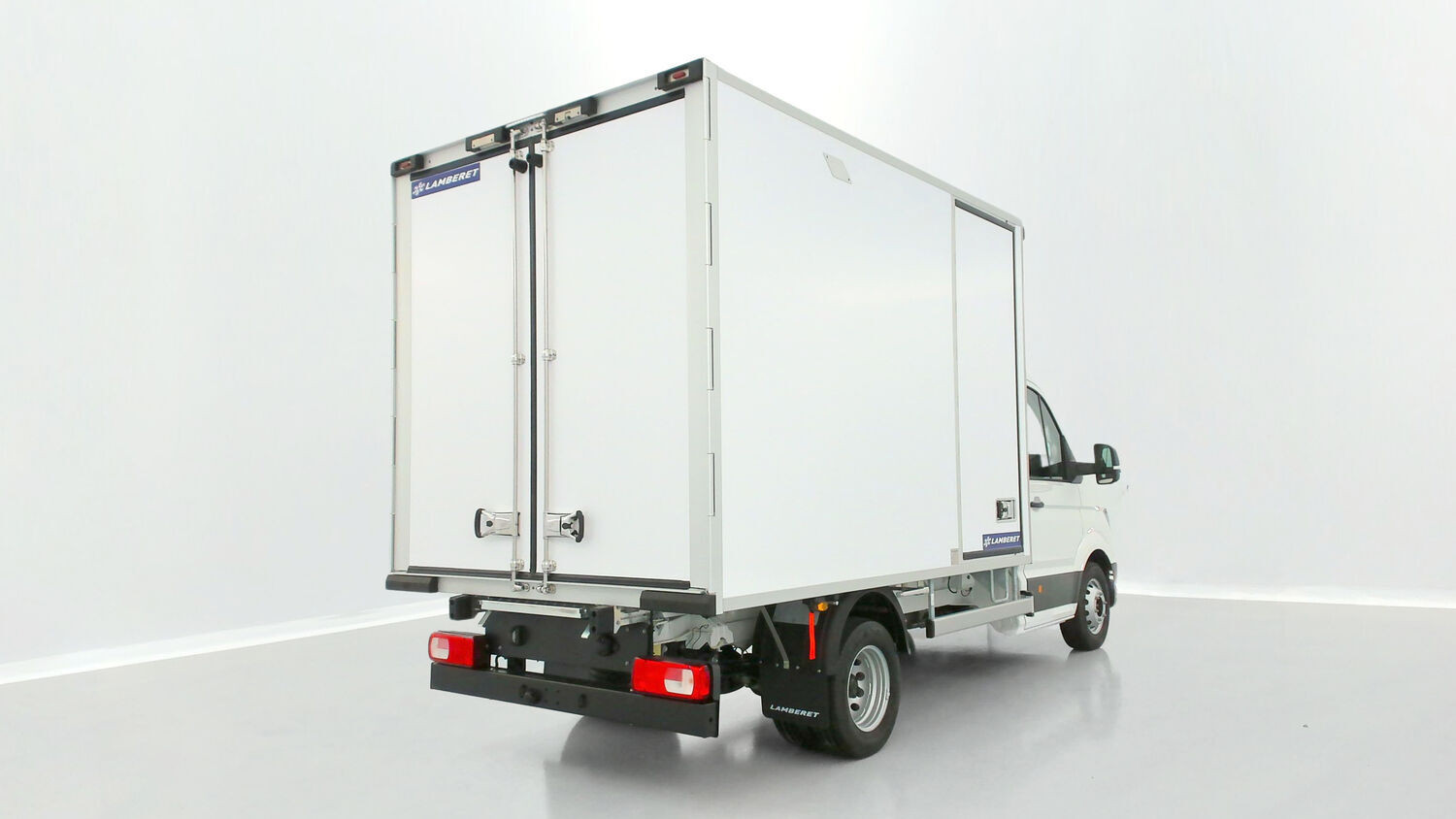 Vente en ligne Volkswagen Crafter Combi CRAFTER CC 35 L3 RJ 2.0 TDI 163ch Business BVA Frigo Lamberet au prix de 63 920 €