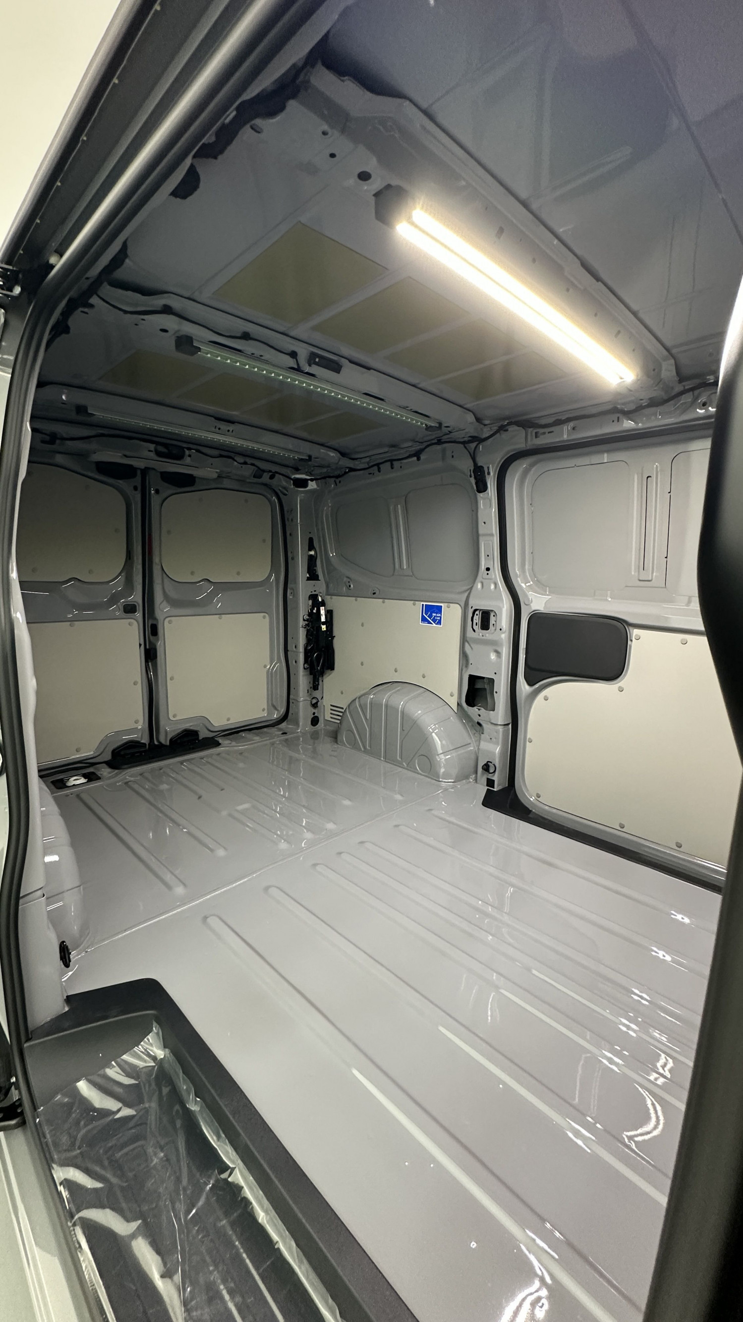 Vente en ligne Volkswagen Transporter TRANSPORTER T7 L1H1 2.0 TDI 150ch Business BVA8 au prix de 43 400 €