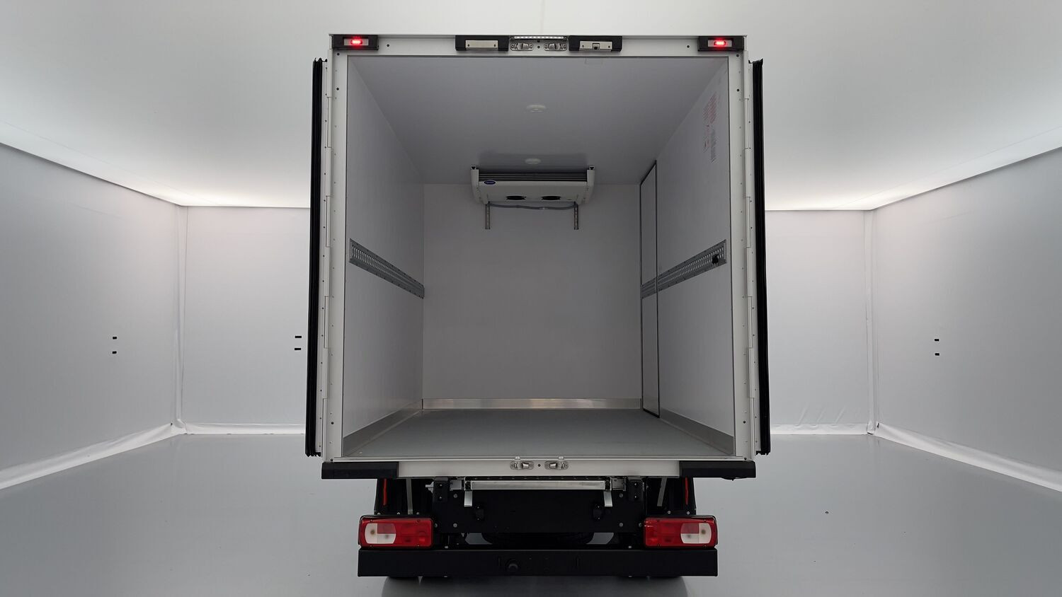 Vente en ligne Volkswagen Crafter Combi CRAFTER CC 35 L3 RJ 2.0 TDI 163ch Business BVA Frigo Lamberet au prix de 63 920 €