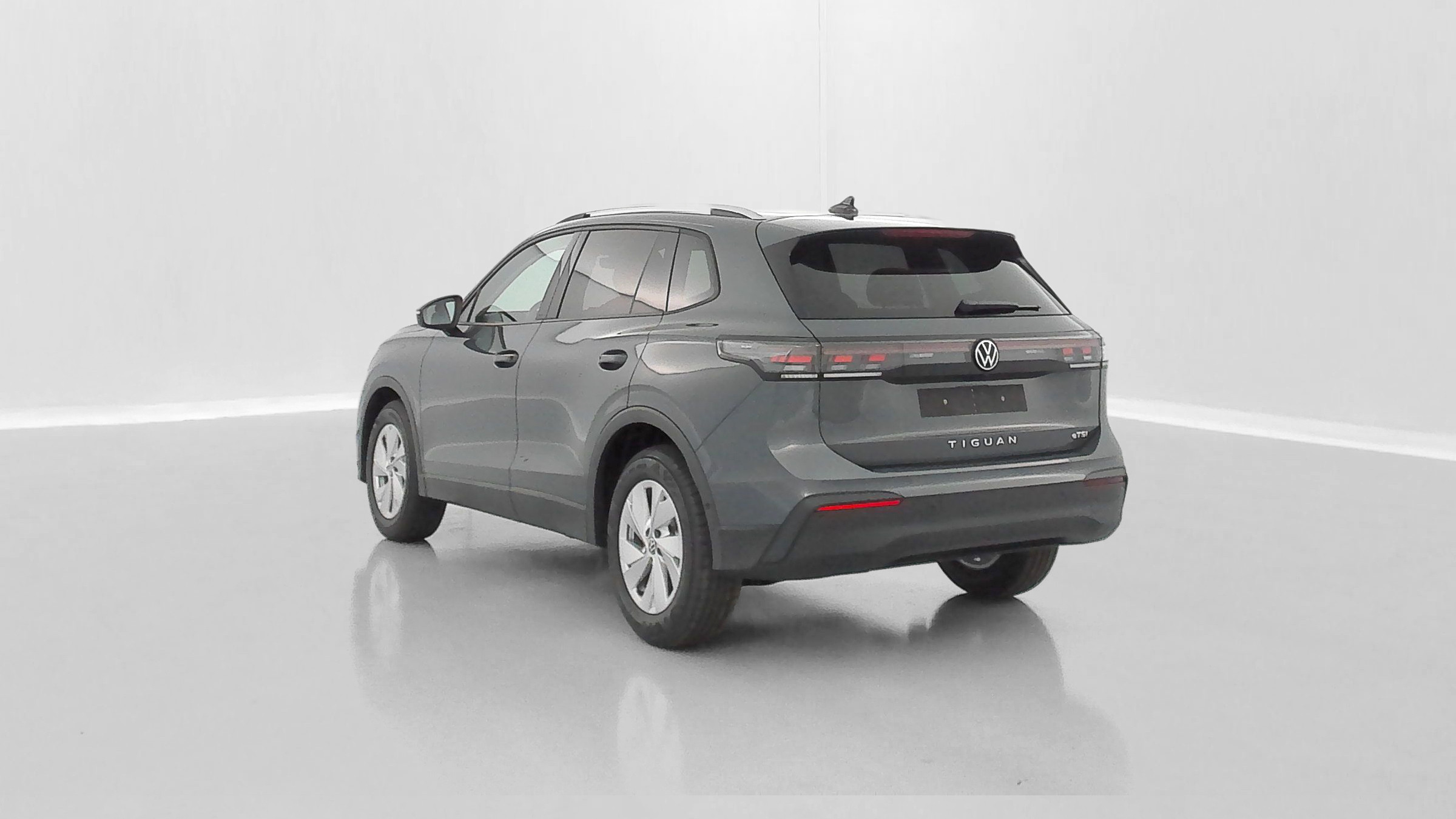 Vente en ligne Volkswagen Tiguan TIGUAN III 1.5 eTSI 150ch Life Plus DSG7 au prix de 37 900 €