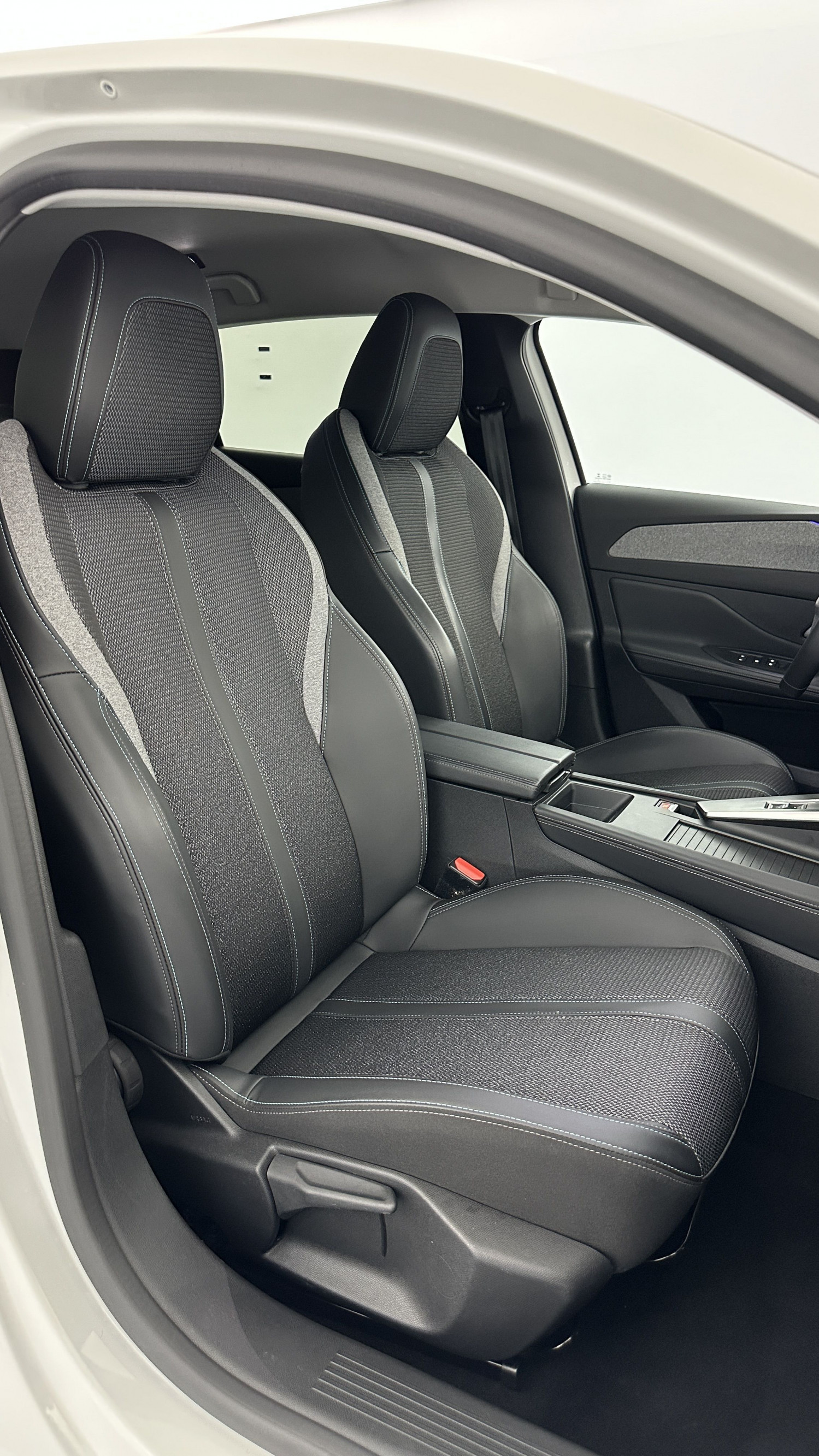 Vente en ligne Peugeot 308 308 III 1.2 Puretech 130ch Allure Pack EAT8 au prix de 21 080 €