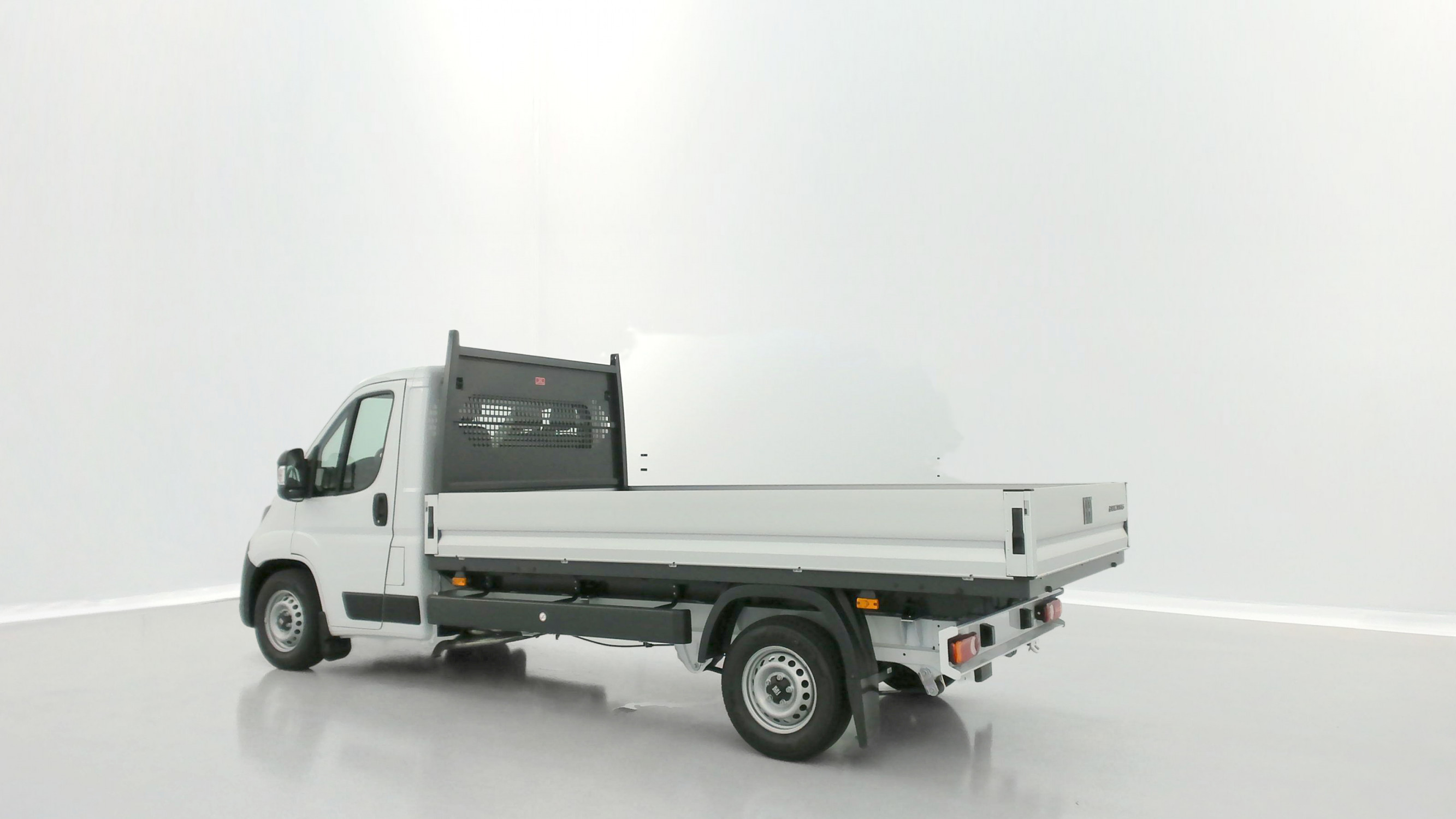 Vente en ligne Fiat Ducato Fourgon DUCATO 3.5 L Maxi 140ch PLATEAU RIDELLES au prix de 33 080 €