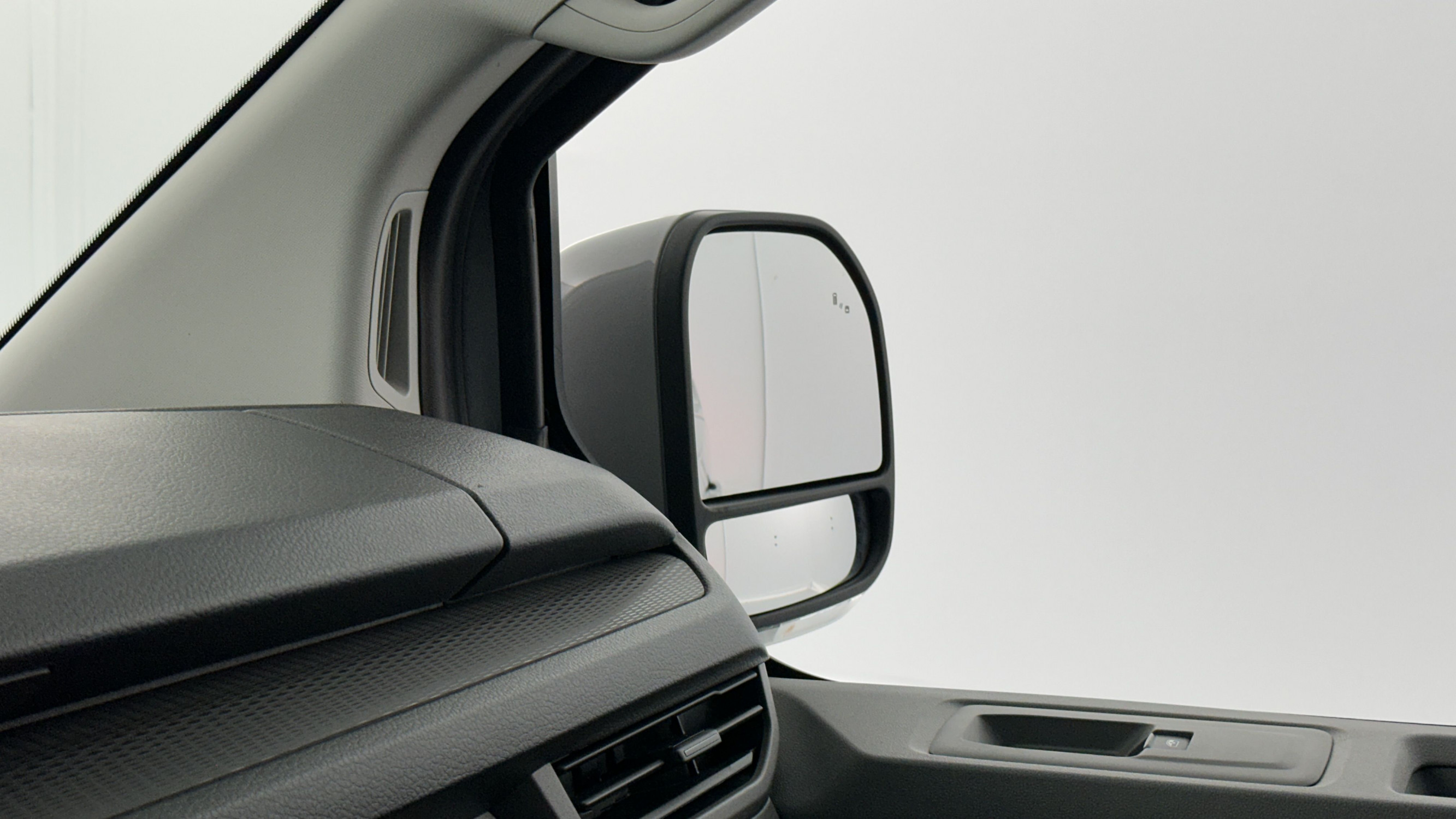 Vente en ligne Volkswagen Transporter TRANSPORTER T7 L1H1 2.0 TDI 150ch Business BVA8 au prix de 43 400 €